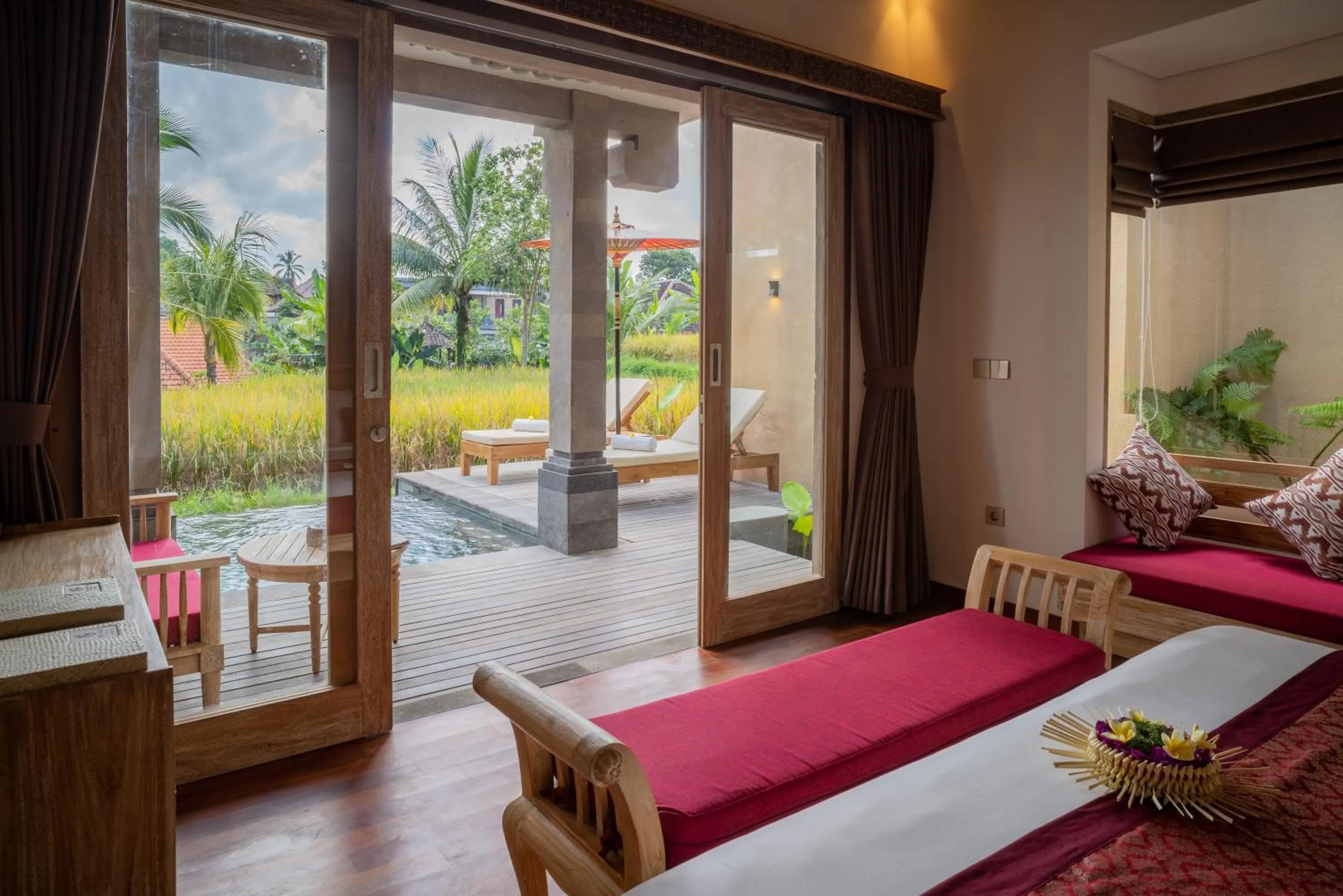 Living room, Bed in Puri Gangga Resort Ubud