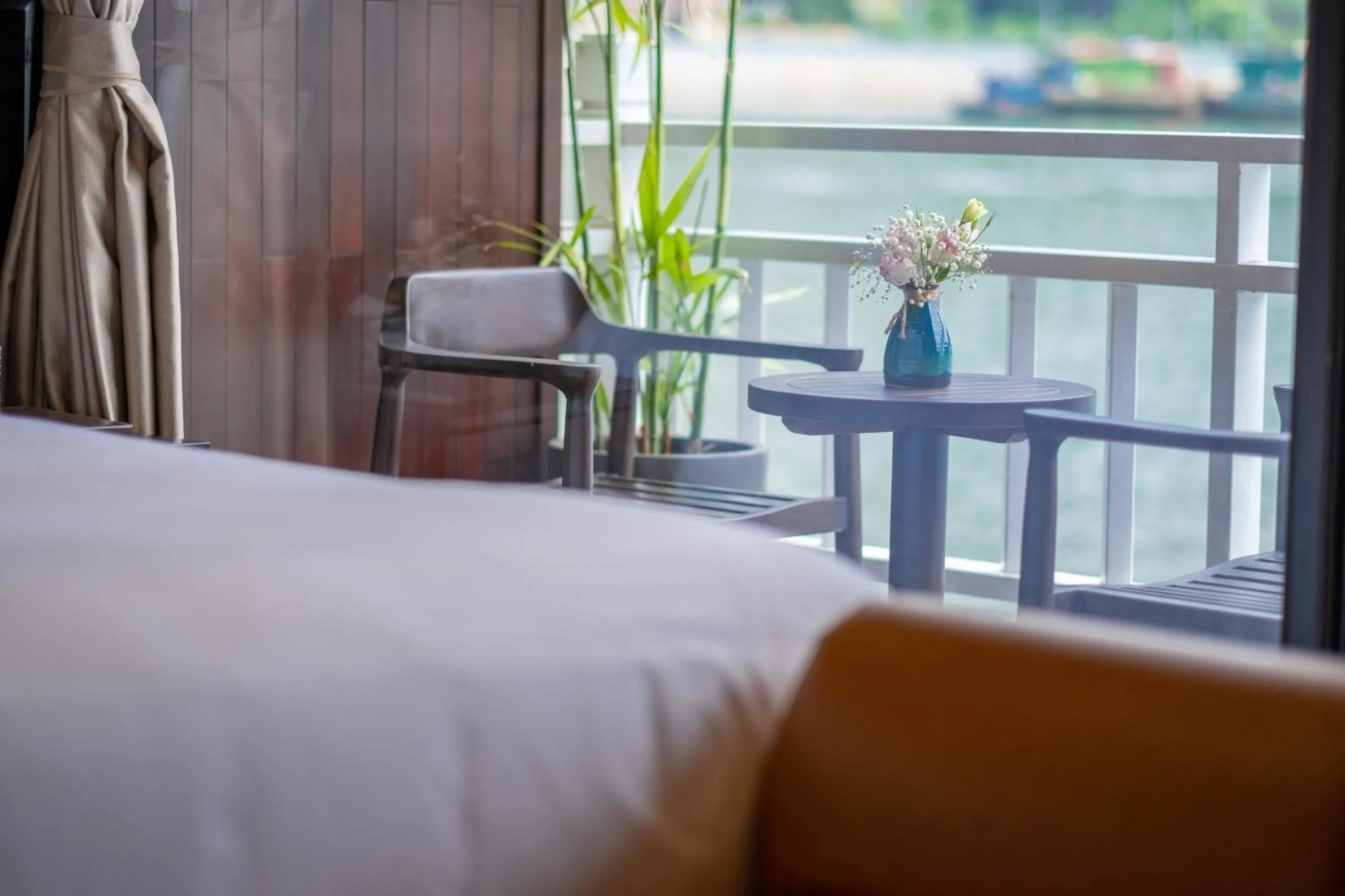 Balcony/Terrace, Bed in Victory Star Cruise