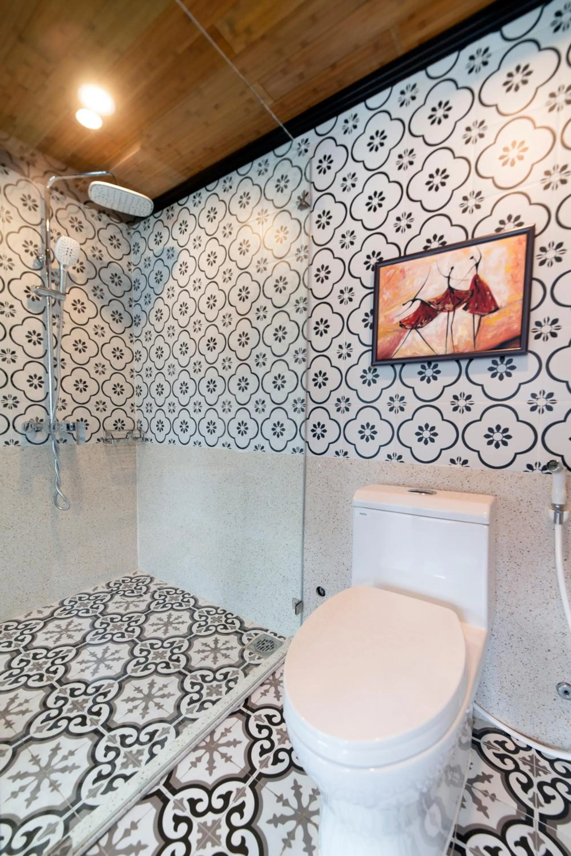 Toilet in Victory Star Cruise