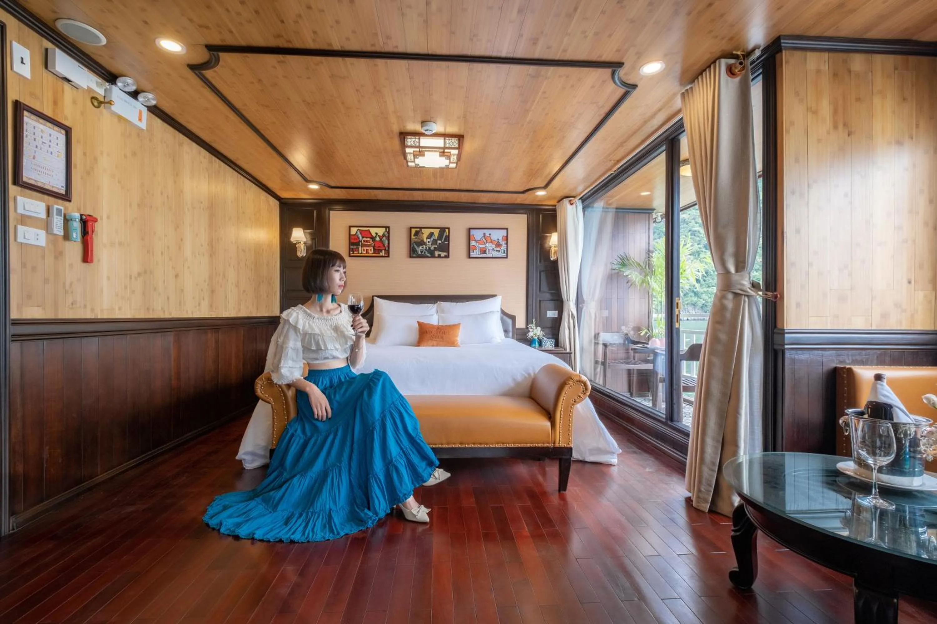 Photo of the whole room, Bed in Victory Star Cruise