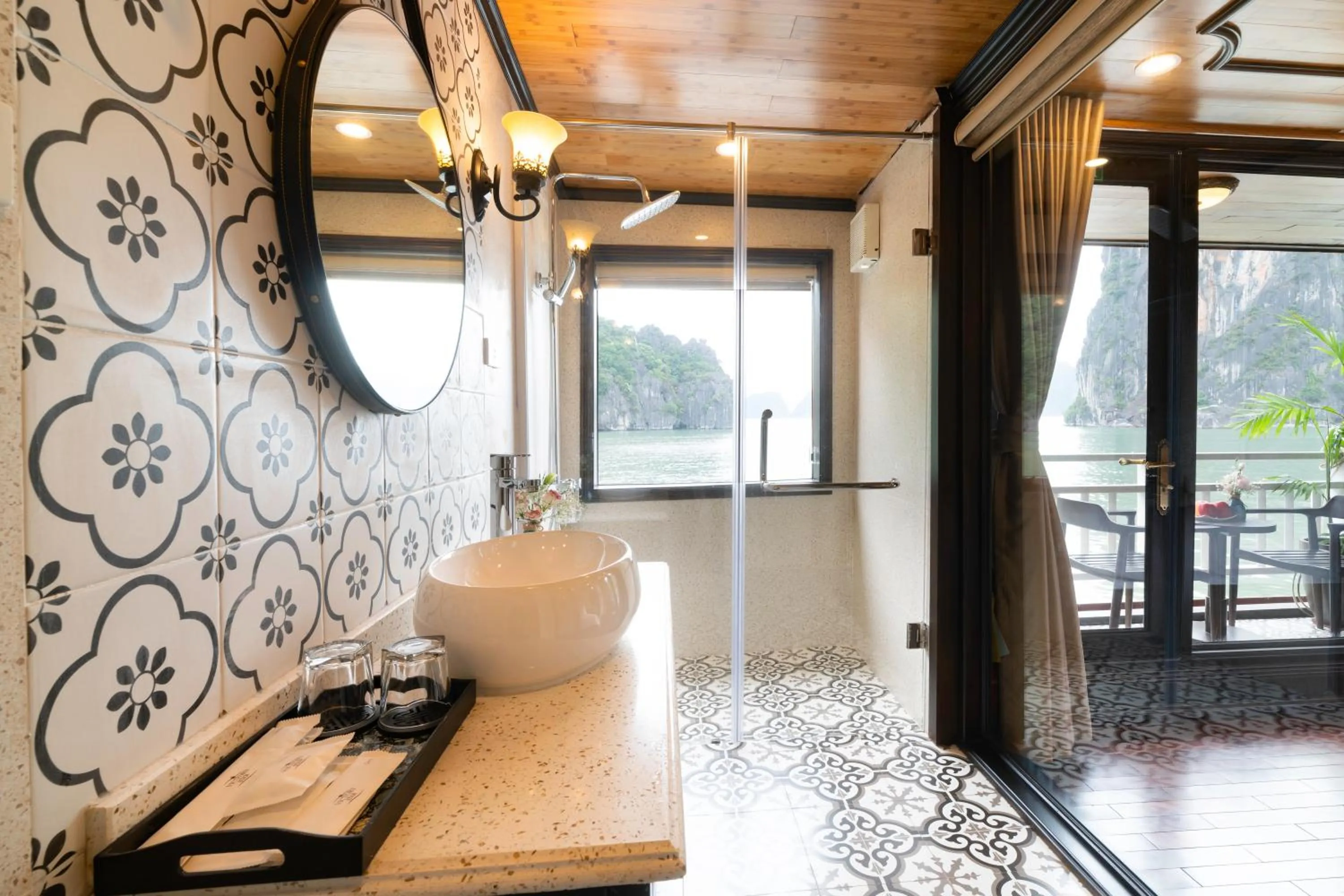 Bathroom in Victory Star Cruise