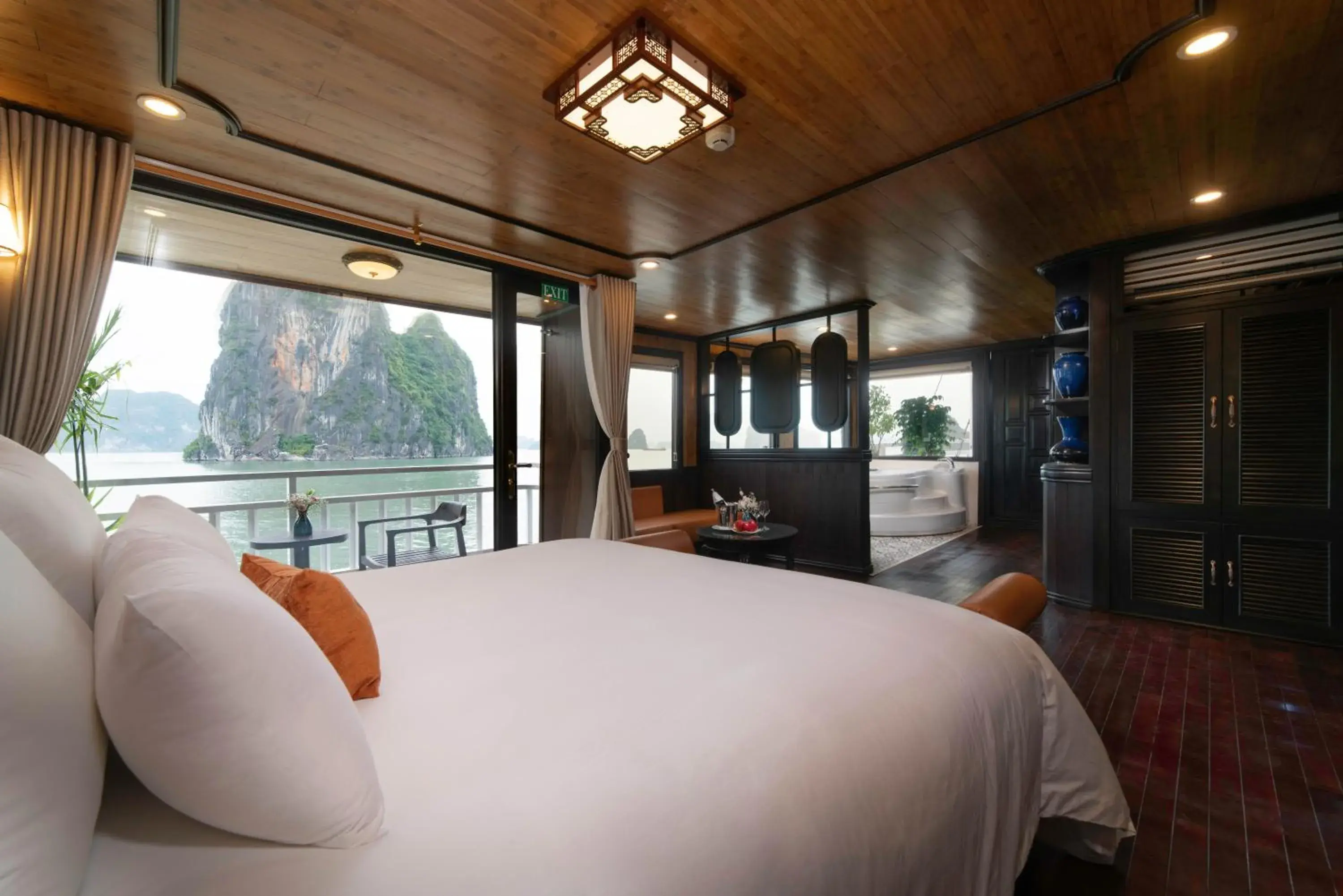 Presidential Suite - single occupancy in Victory Star Cruise Presidential Suite - single occupancy in Victory Star Cruise