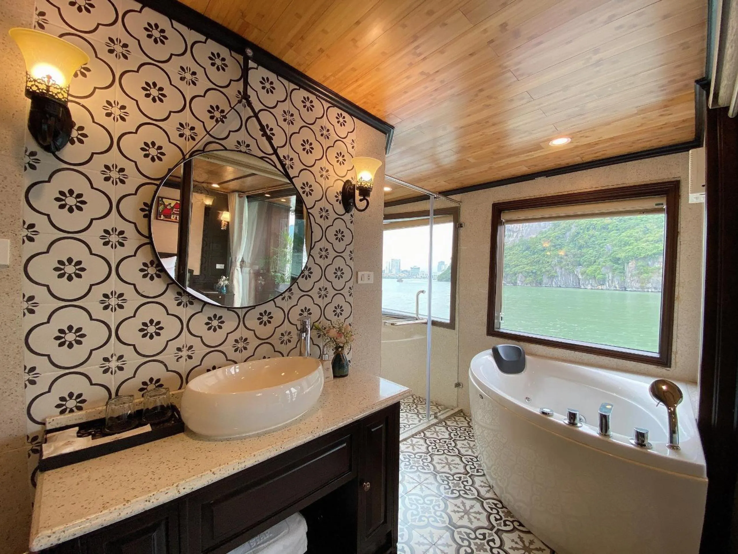 Bathroom in Victory Star Cruise