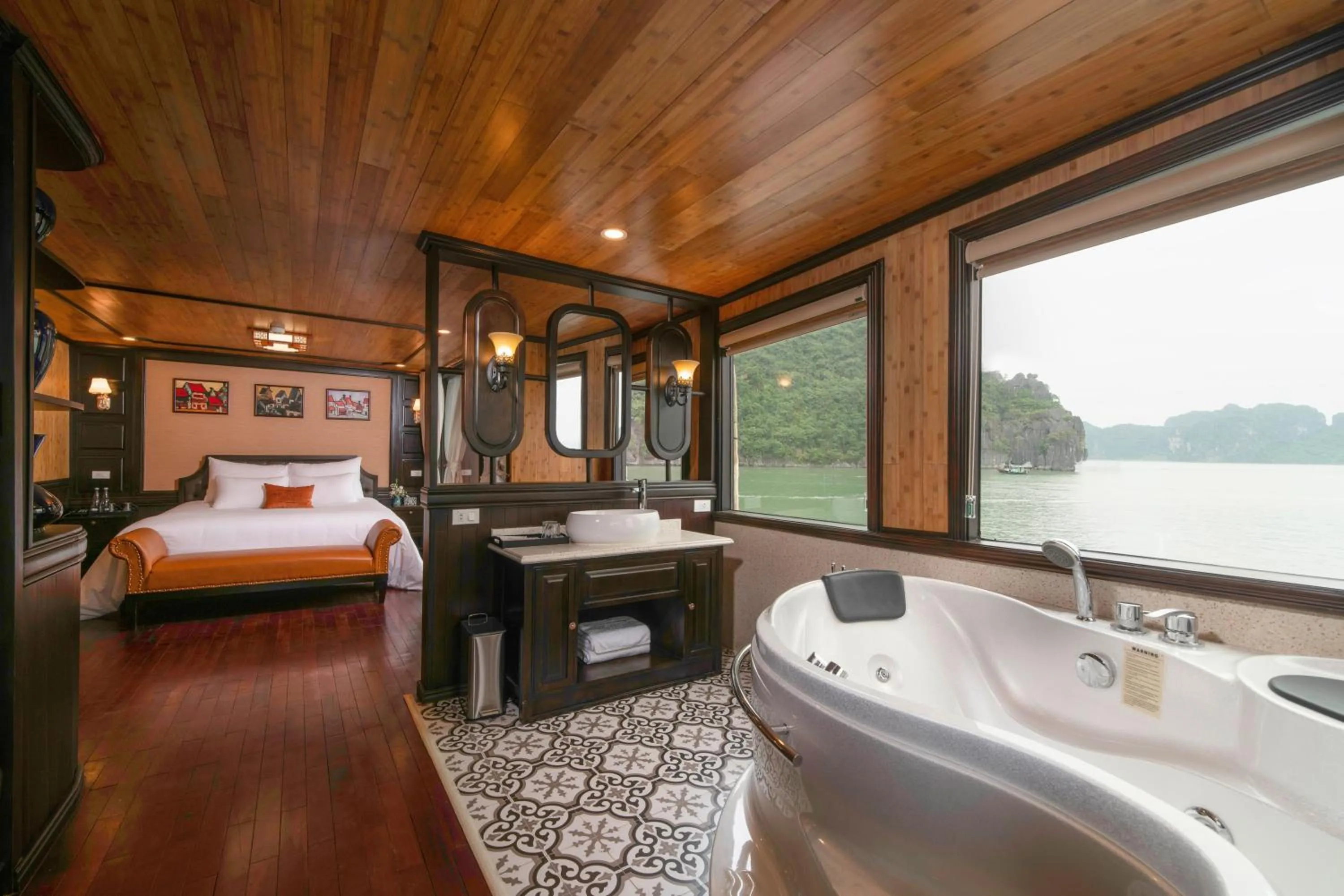 Bathroom, Bed in Victory Star Cruise