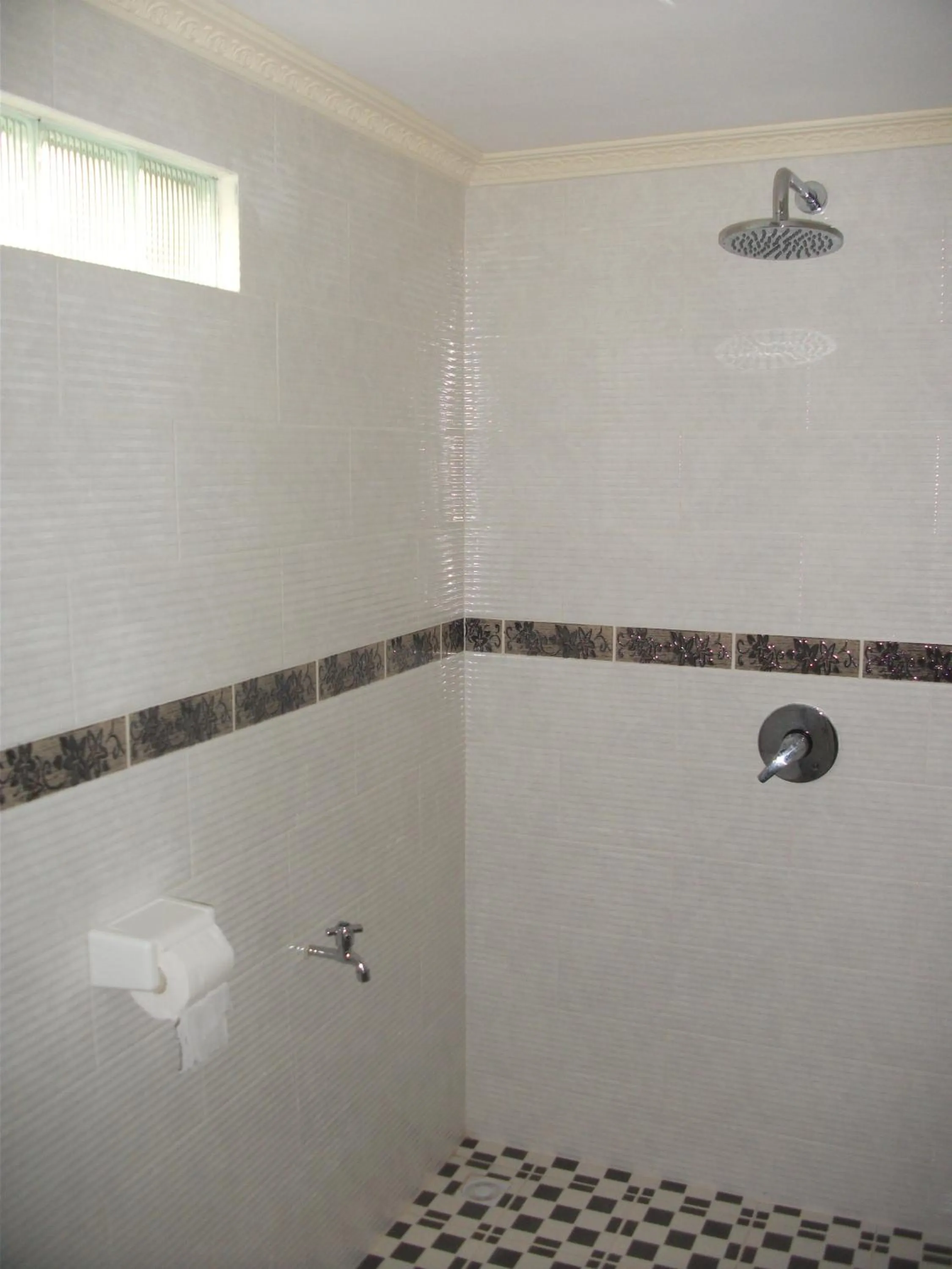 Shower in Arsa Homestay & Spa