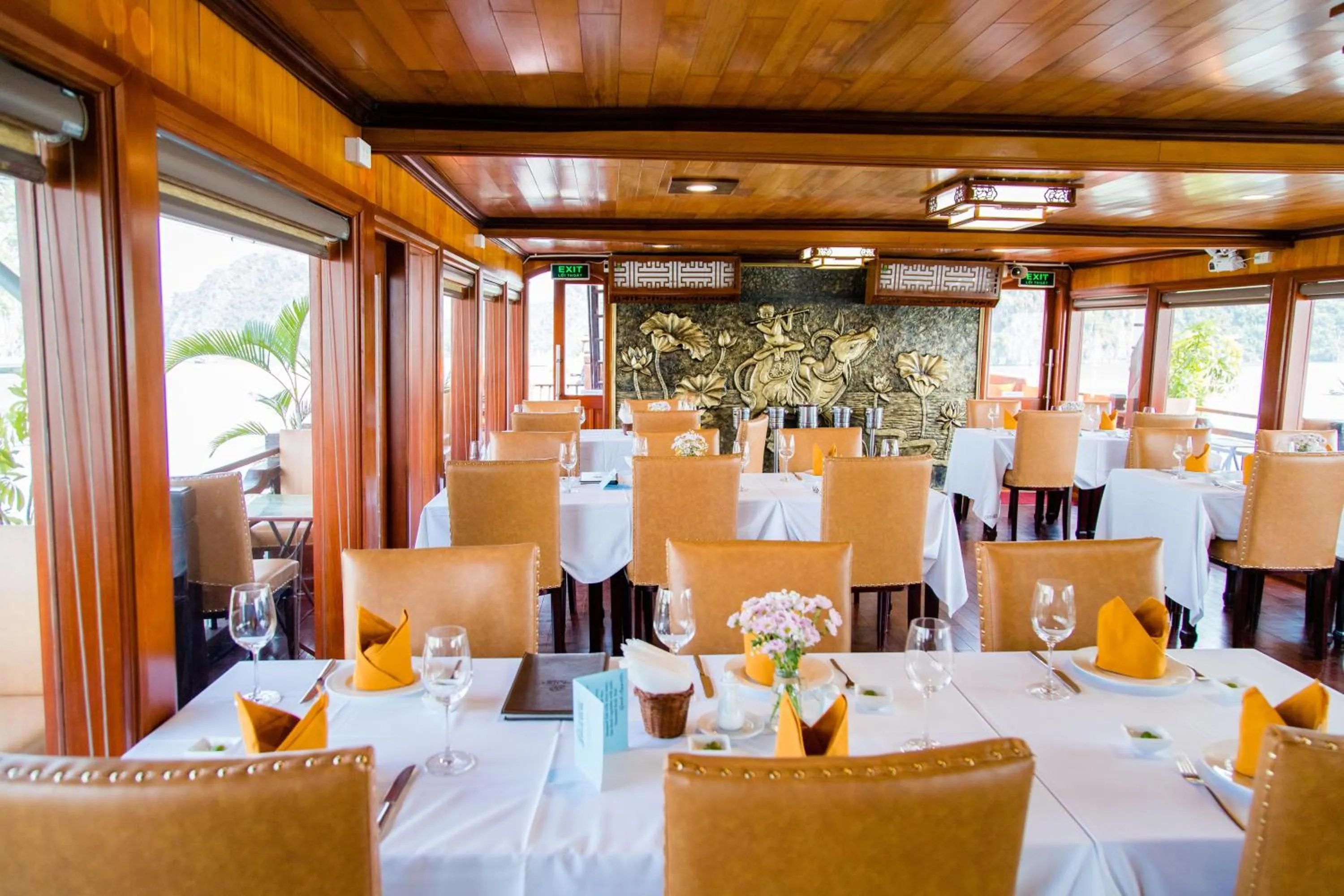 Restaurant/places to eat in Victory Cruise