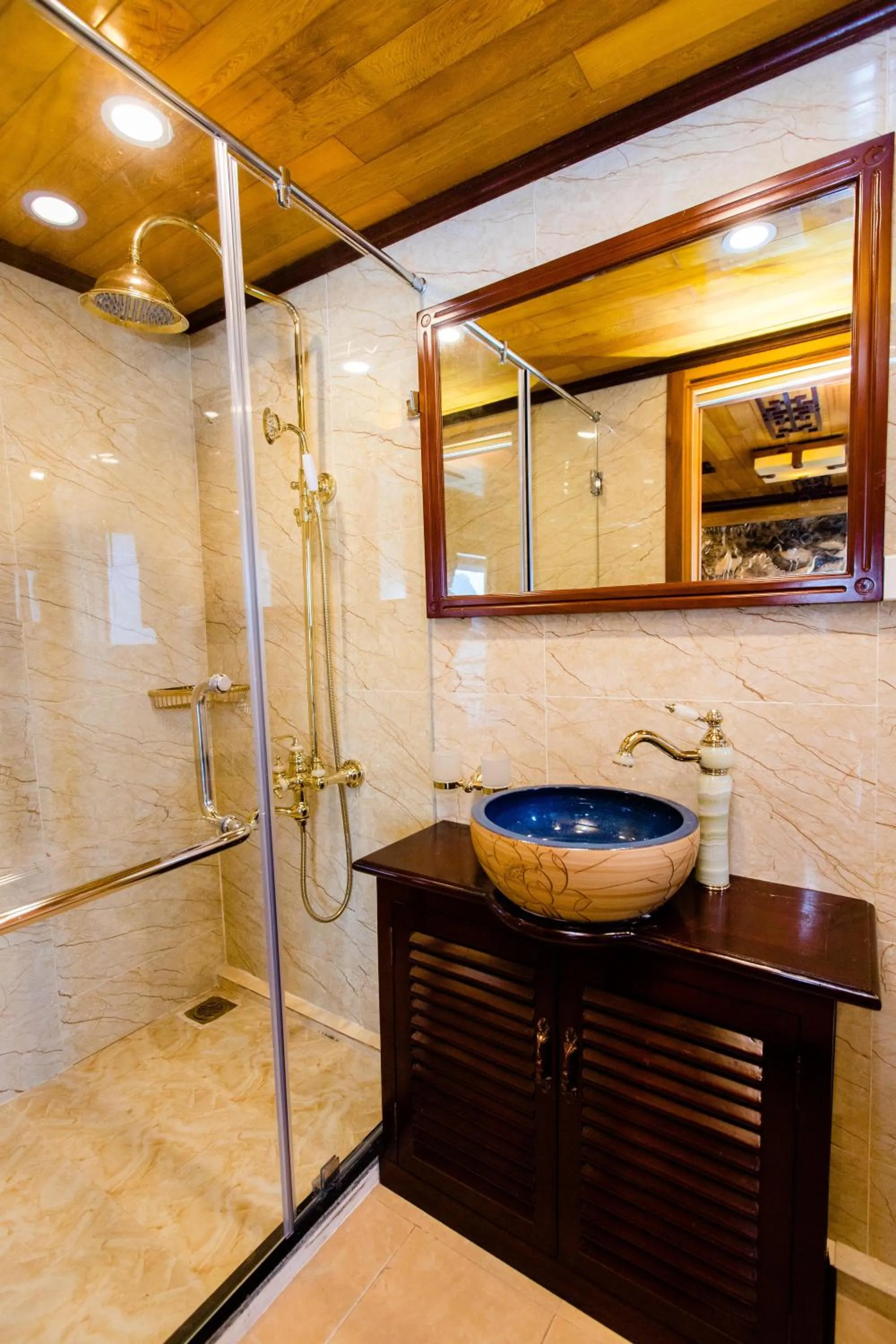 Bathroom in Victory Cruise