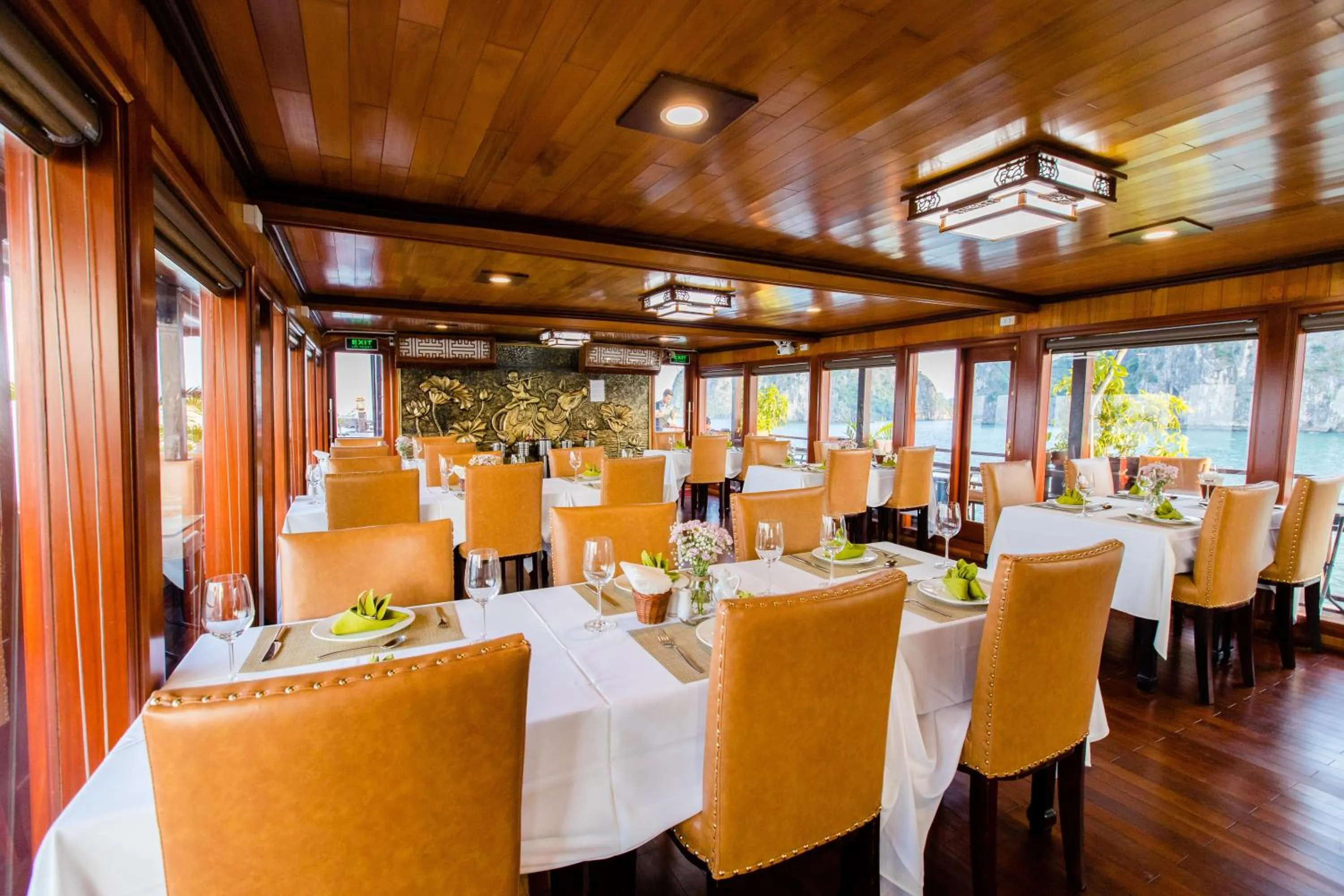 Restaurant/places to eat in Victory Cruise