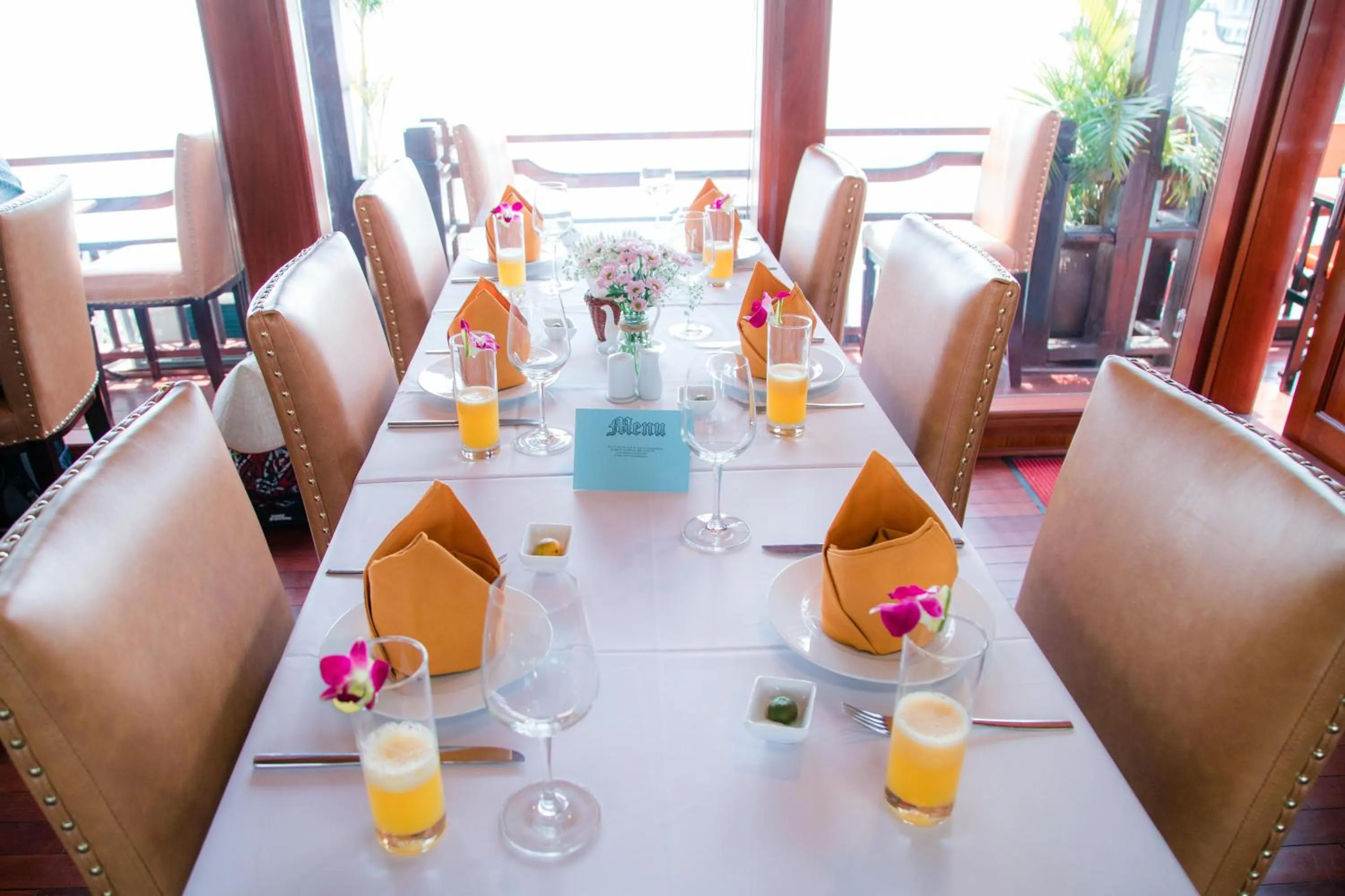 Restaurant/places to eat in Victory Cruise