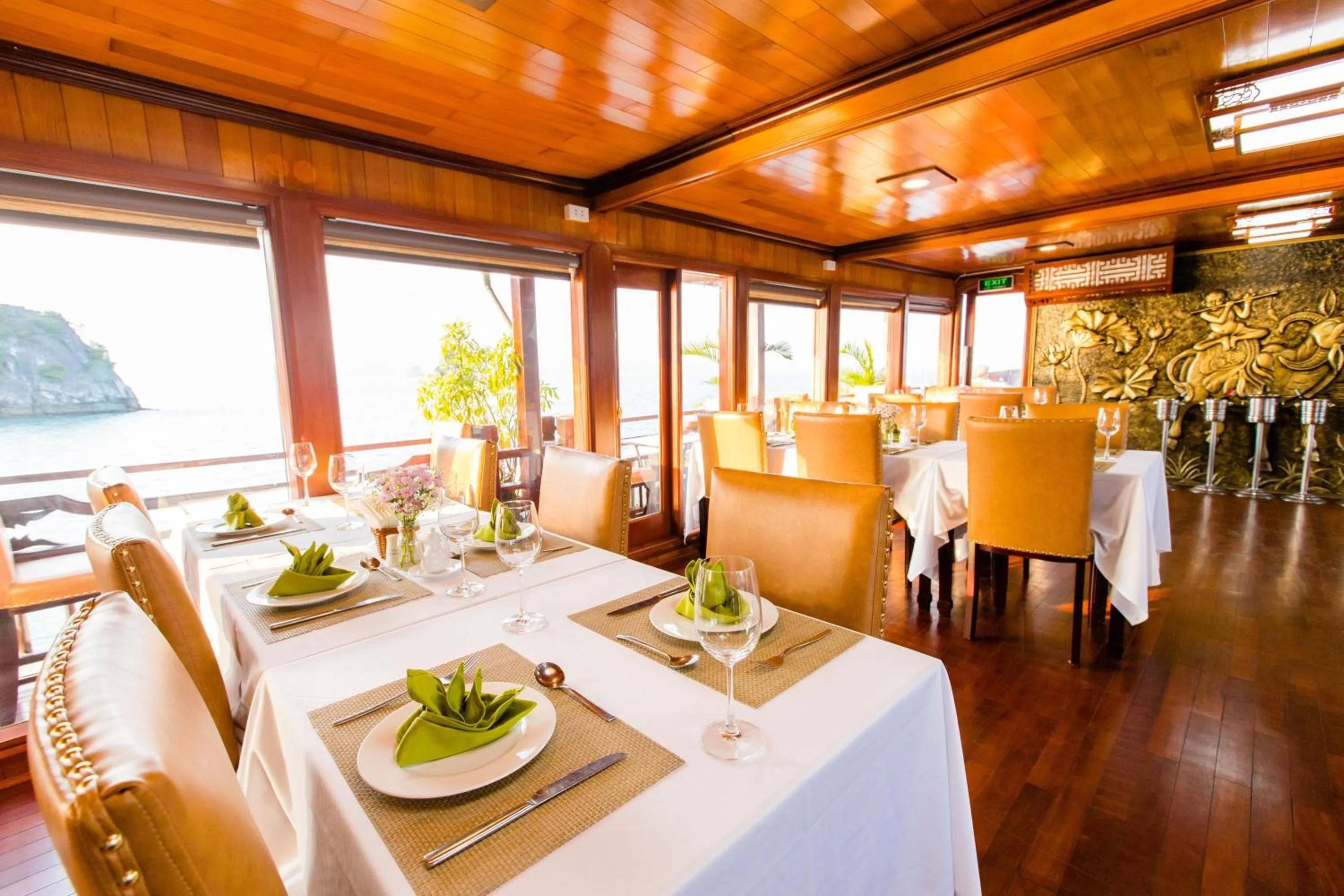 Restaurant/places to eat in Victory Cruise