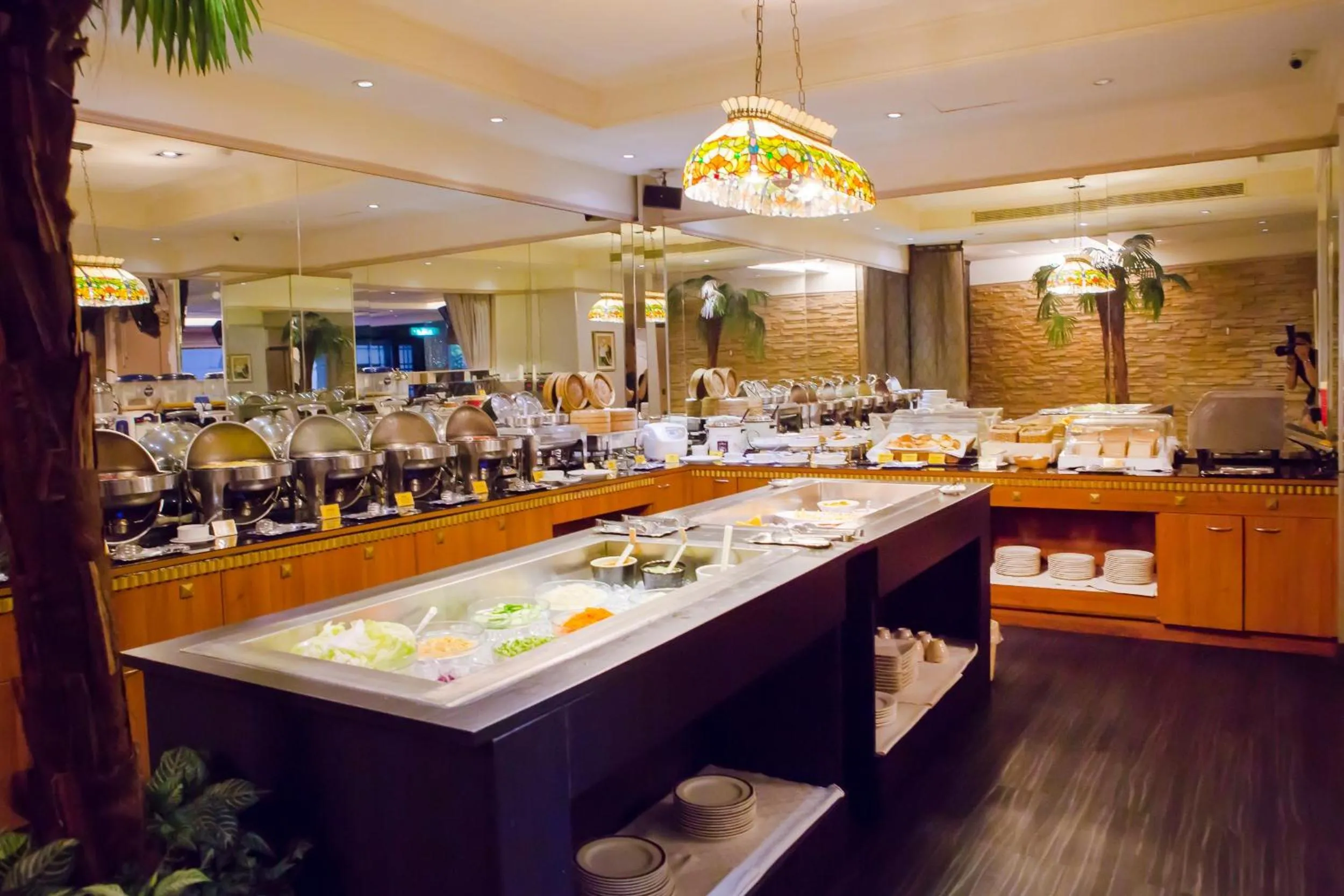 Restaurant/places to eat in Ohotel
