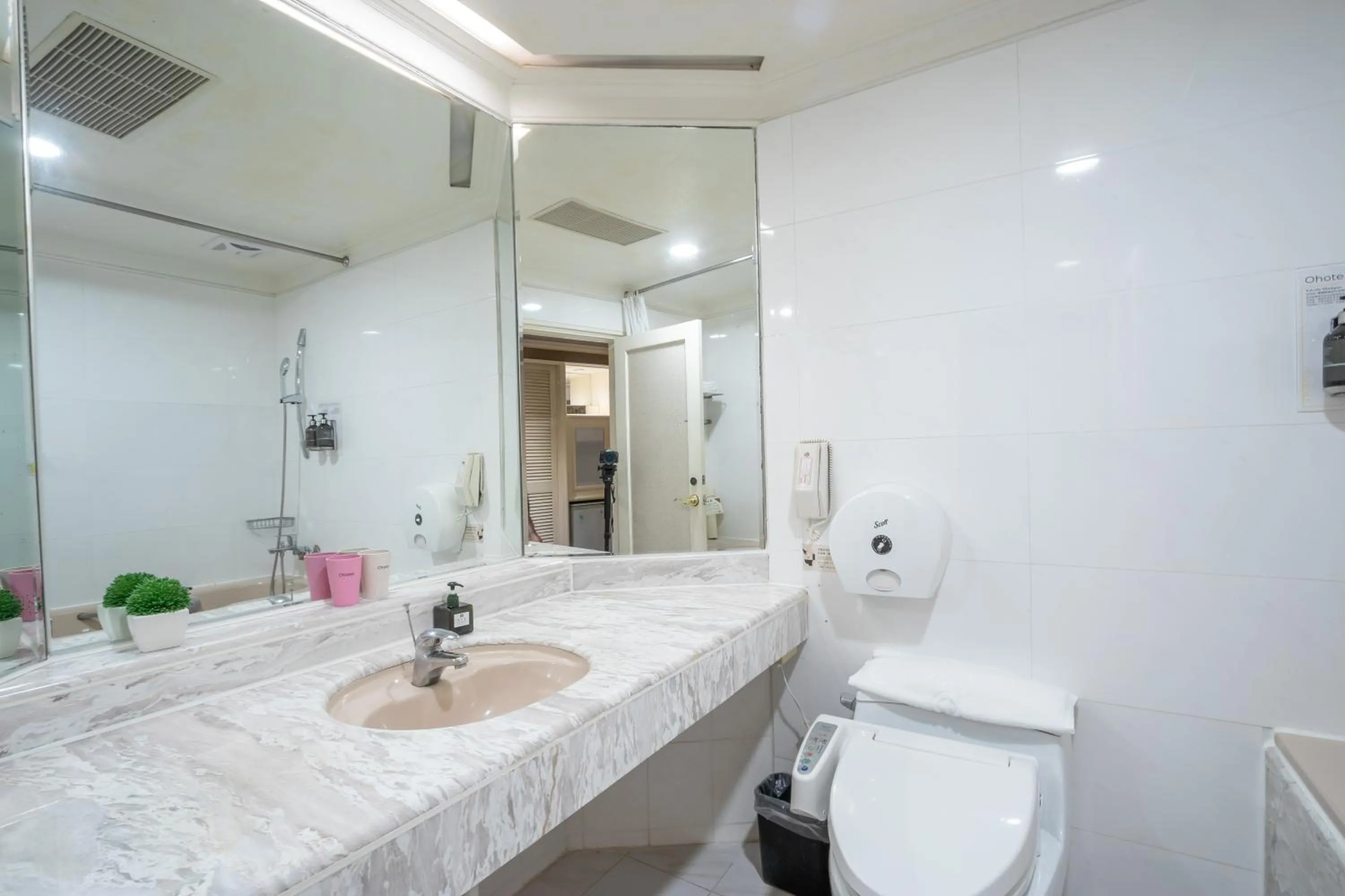Toilet in Ohotel