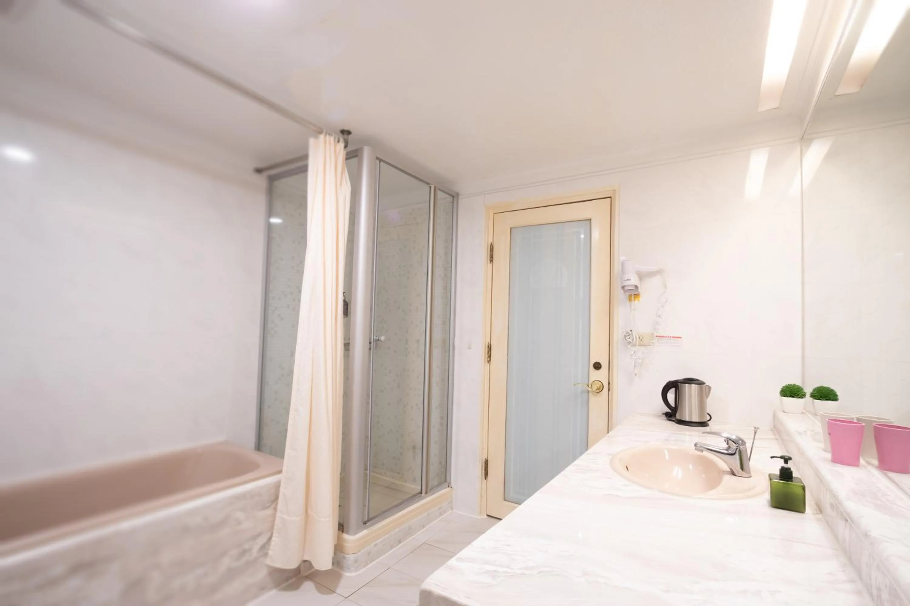 Bathroom, Bed in Ohotel