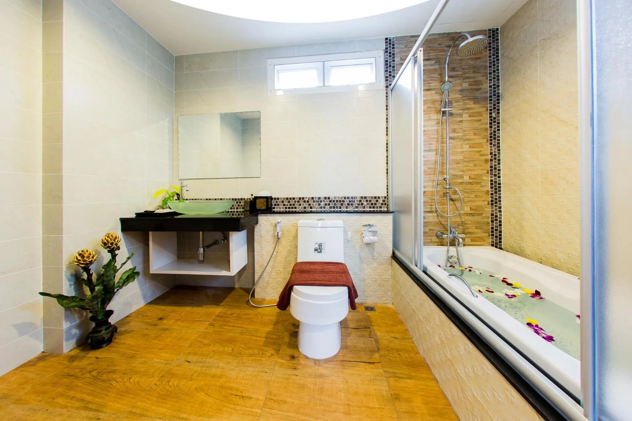 Bathroom in Irawan House