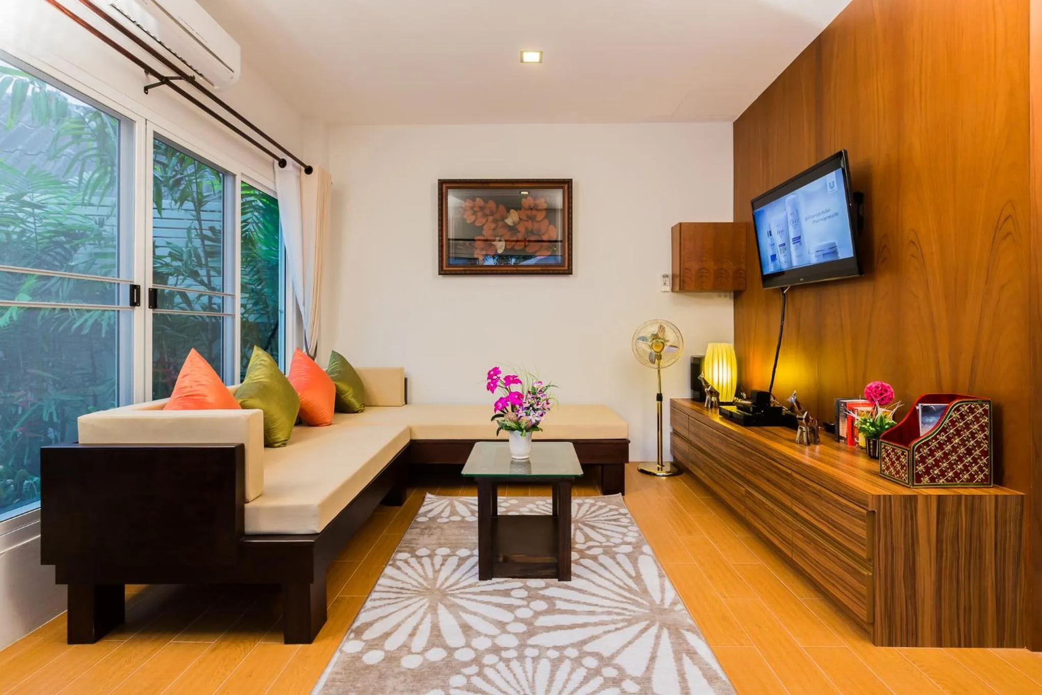 Communal lounge/ TV room in Irawan House