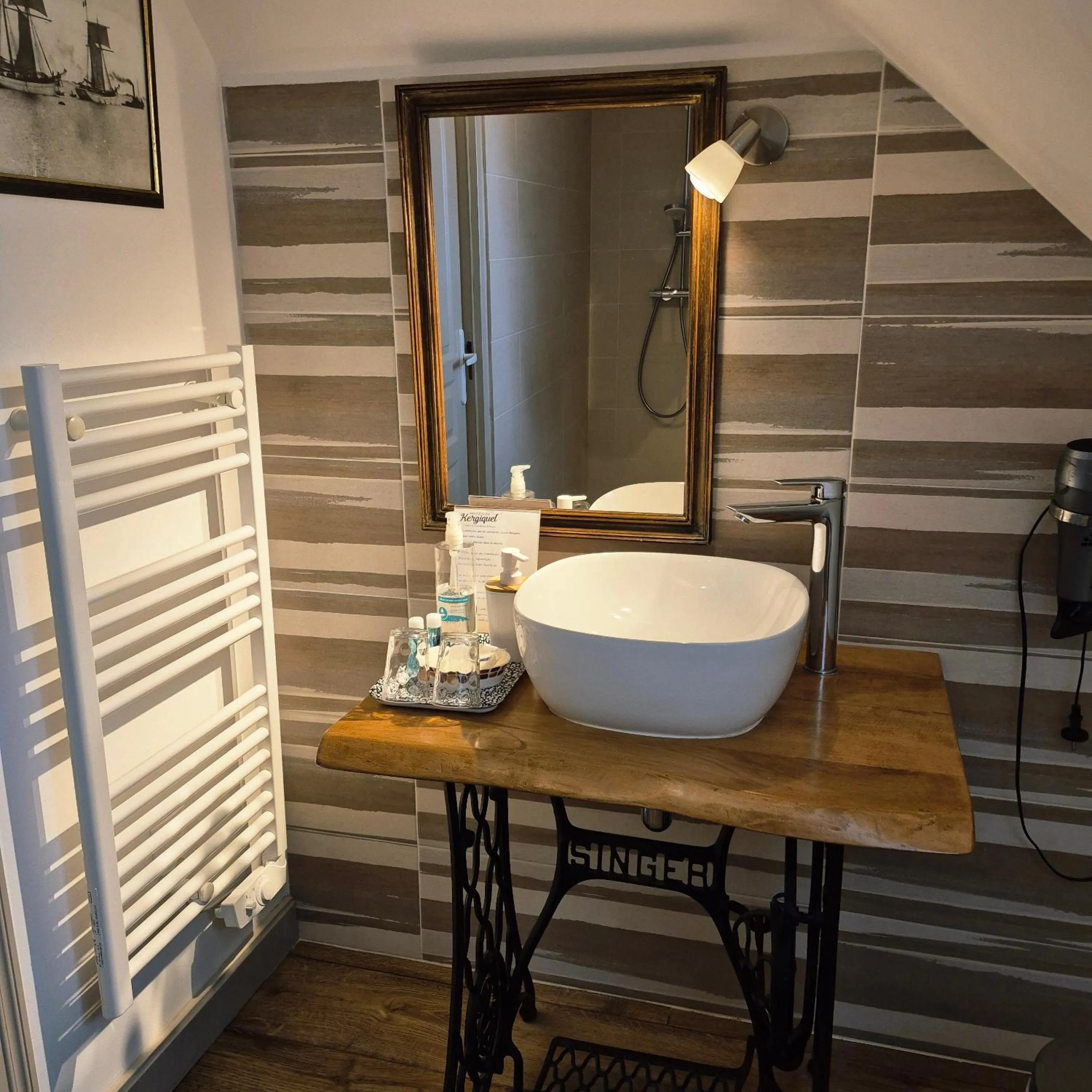 Bathroom in Maison d’hôtes KERGIQUEL