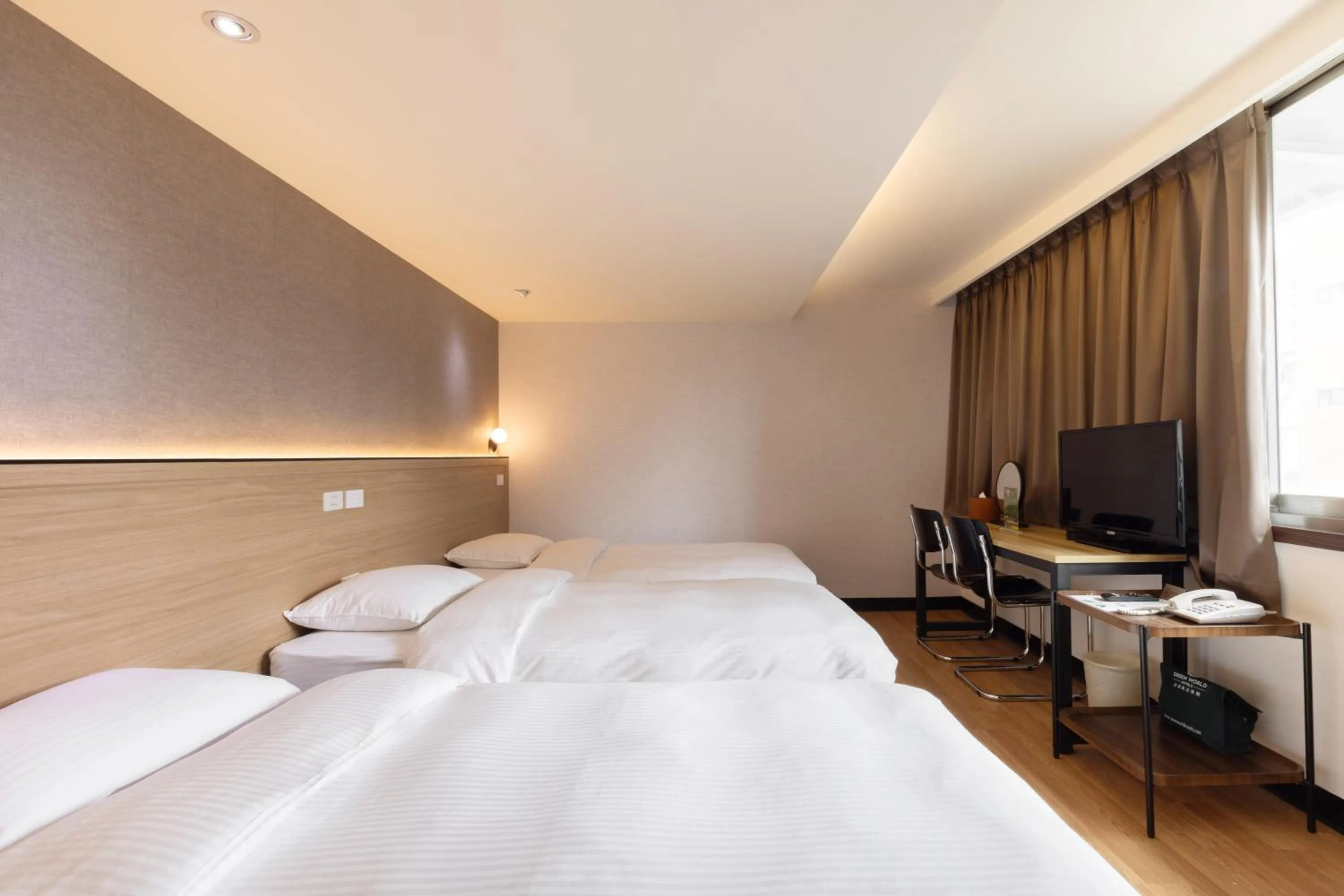 Photo of the whole room, Bed in New World Hotel