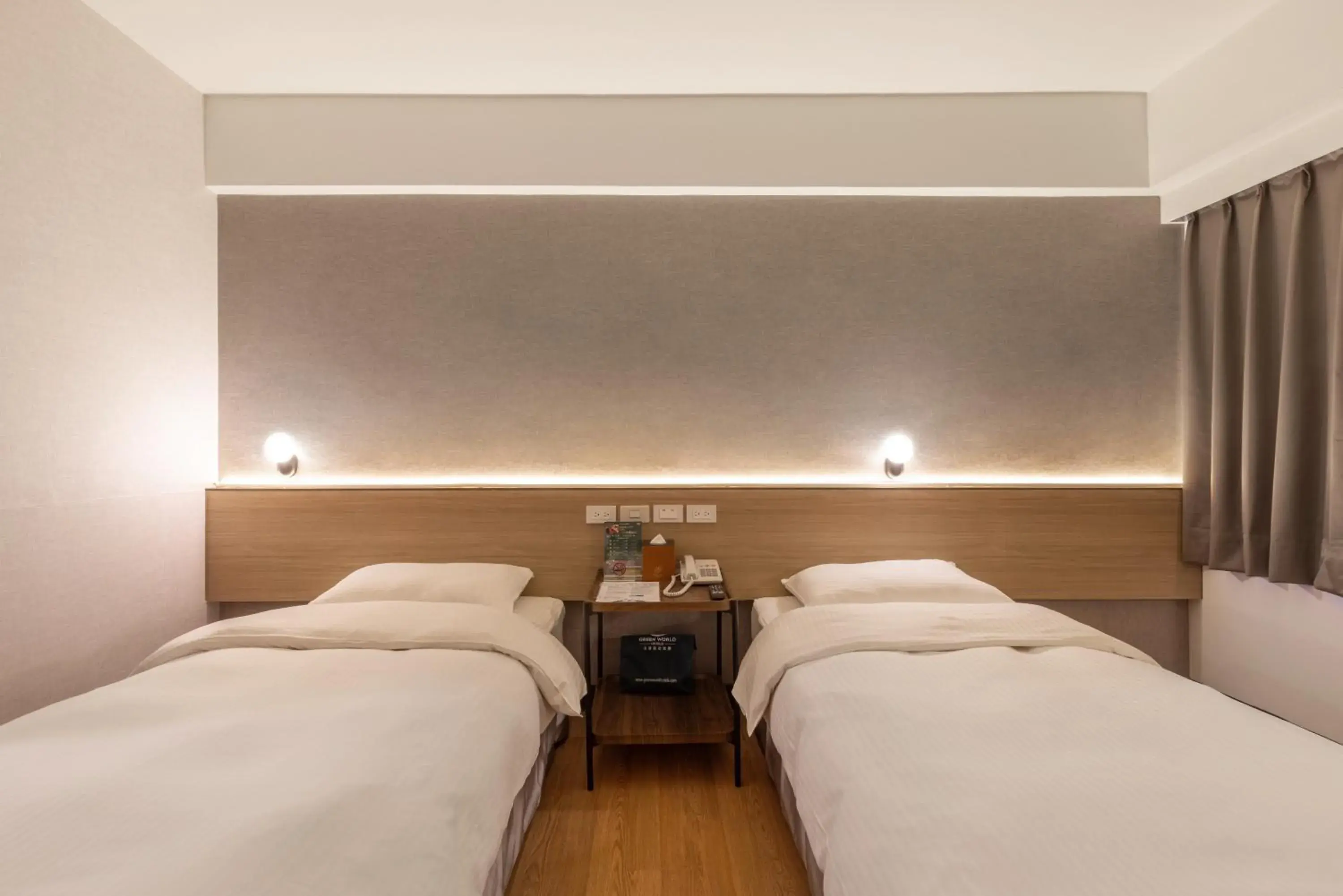 Standard Twin Room in New World Hotel Standard Twin Room in New World Hotel