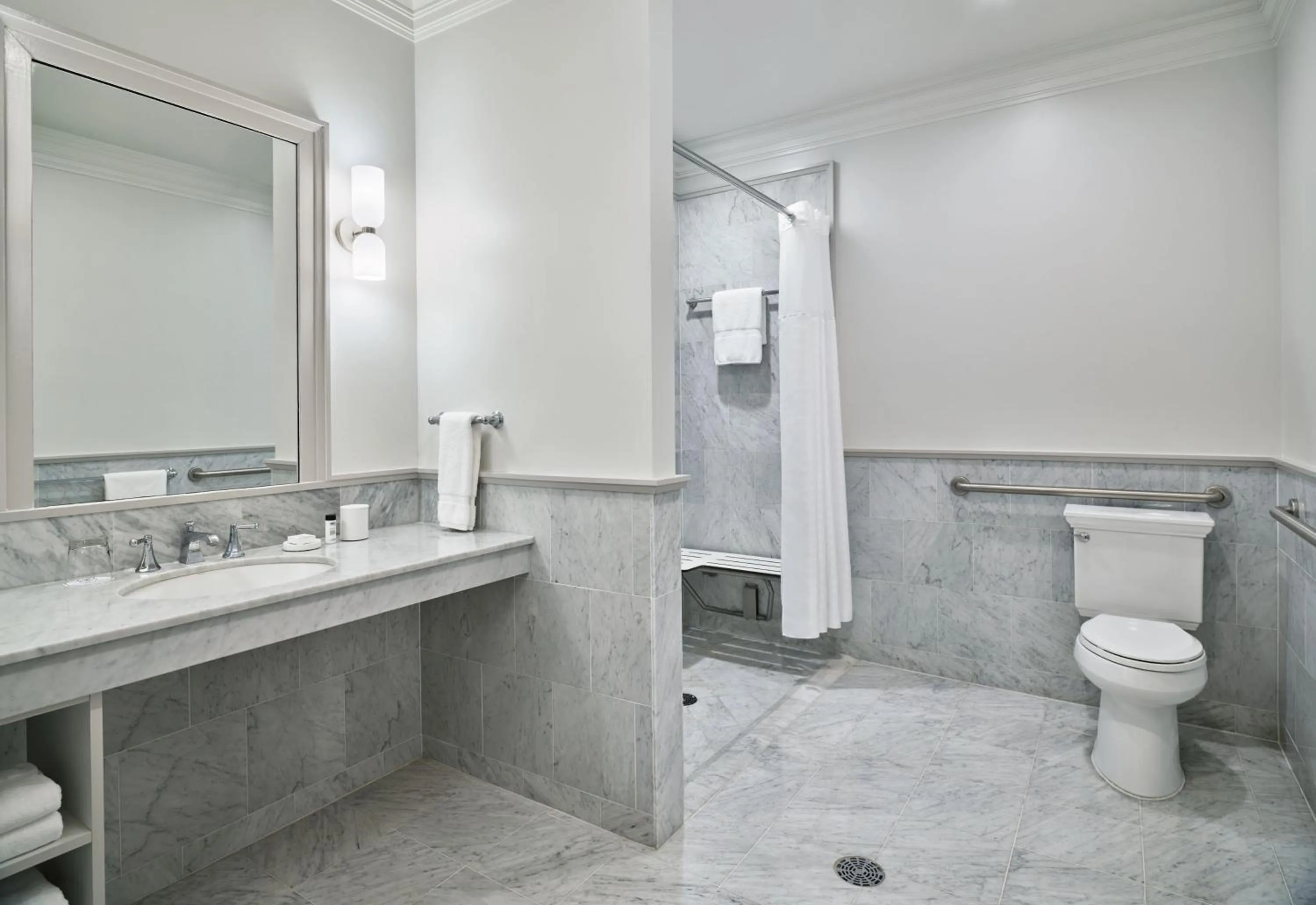 Shower in Royal Park Hotel