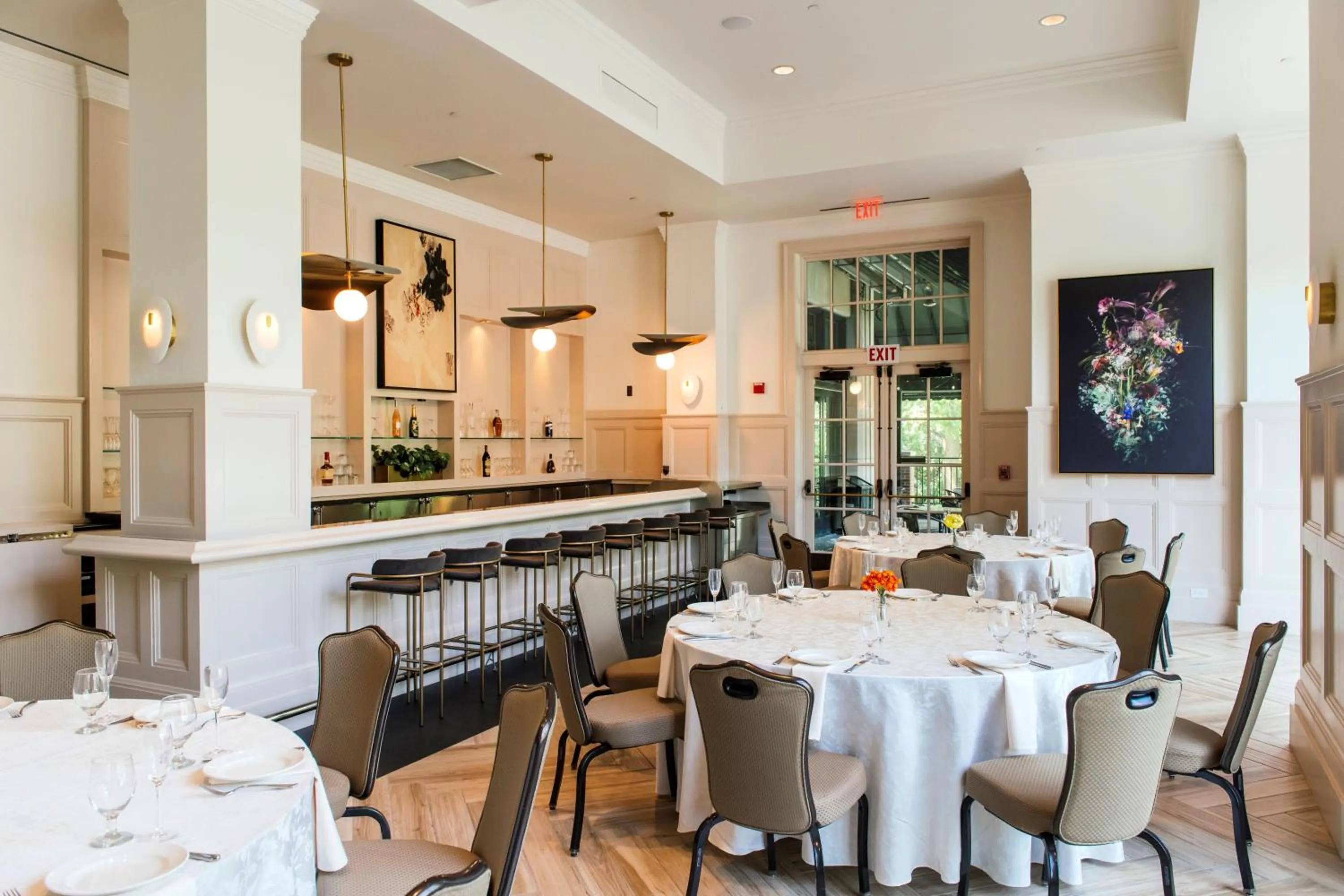 Restaurant/places to eat in Royal Park Hotel