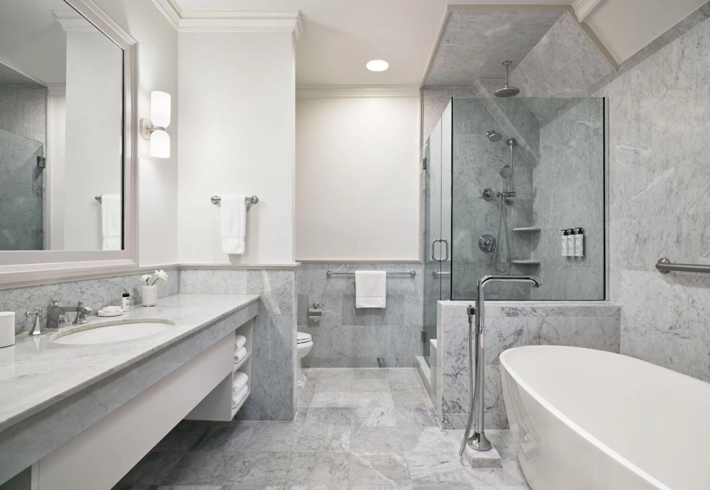 Shower in Royal Park Hotel