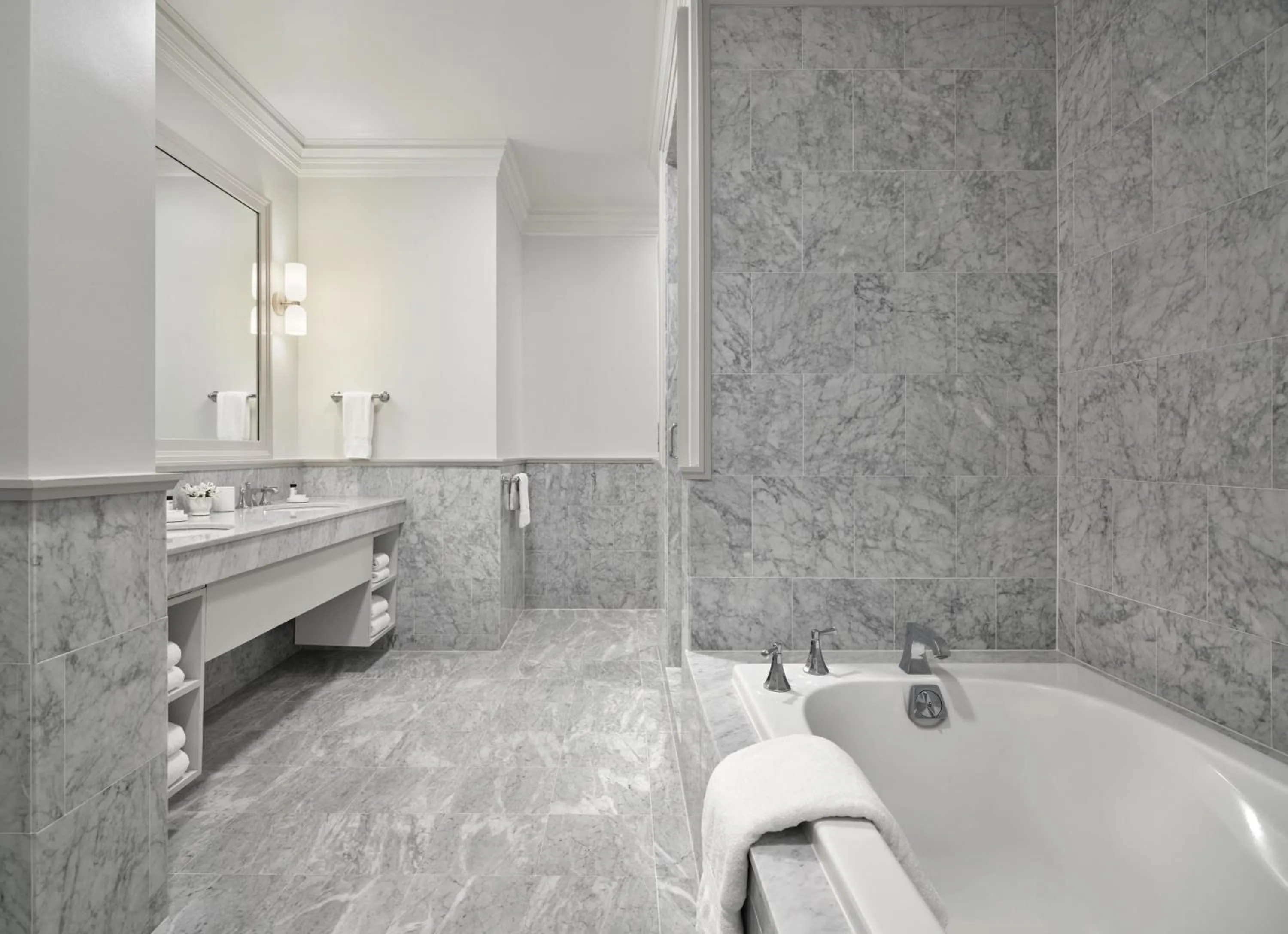 Bathroom in Royal Park Hotel