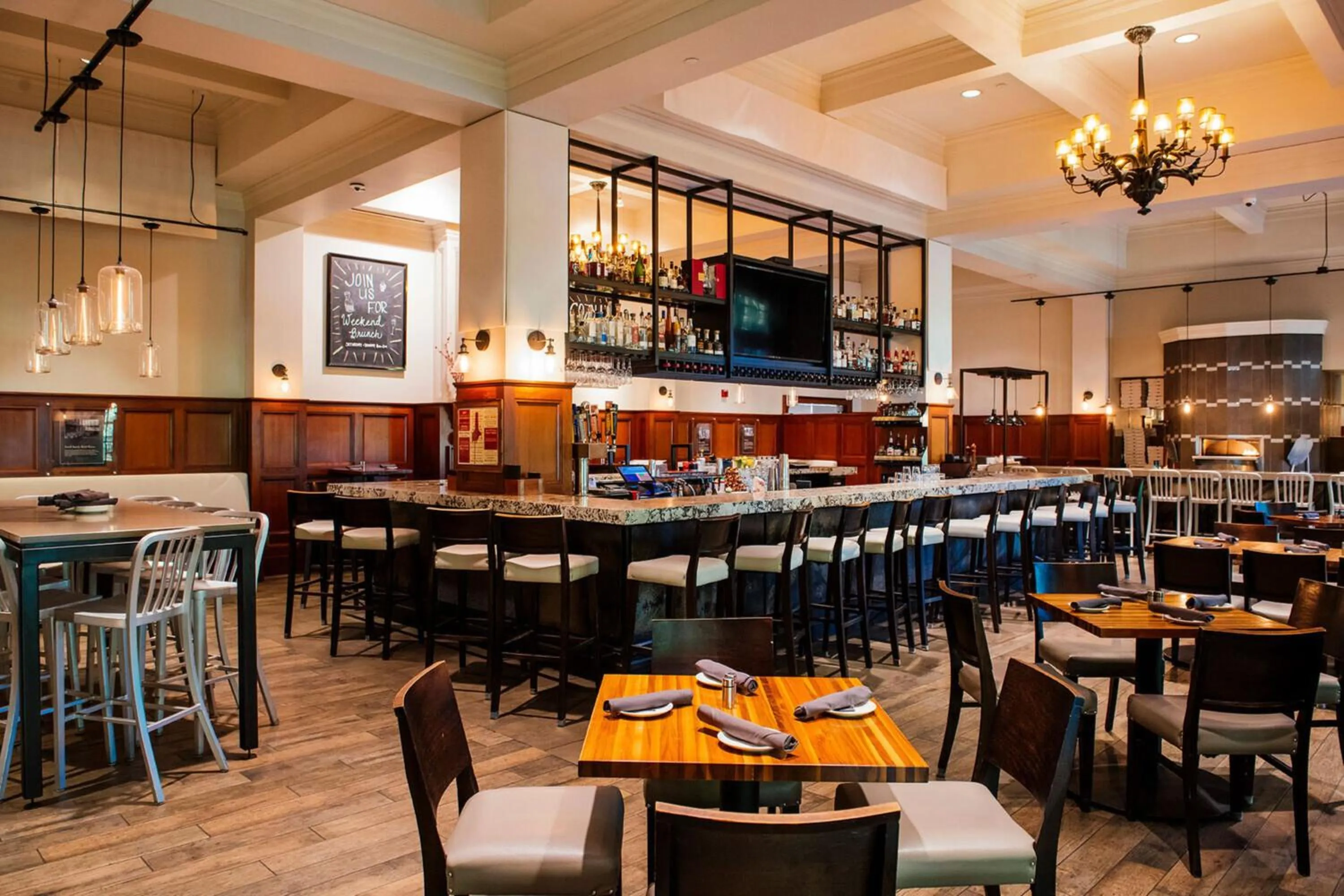 Restaurant/places to eat in Royal Park Hotel