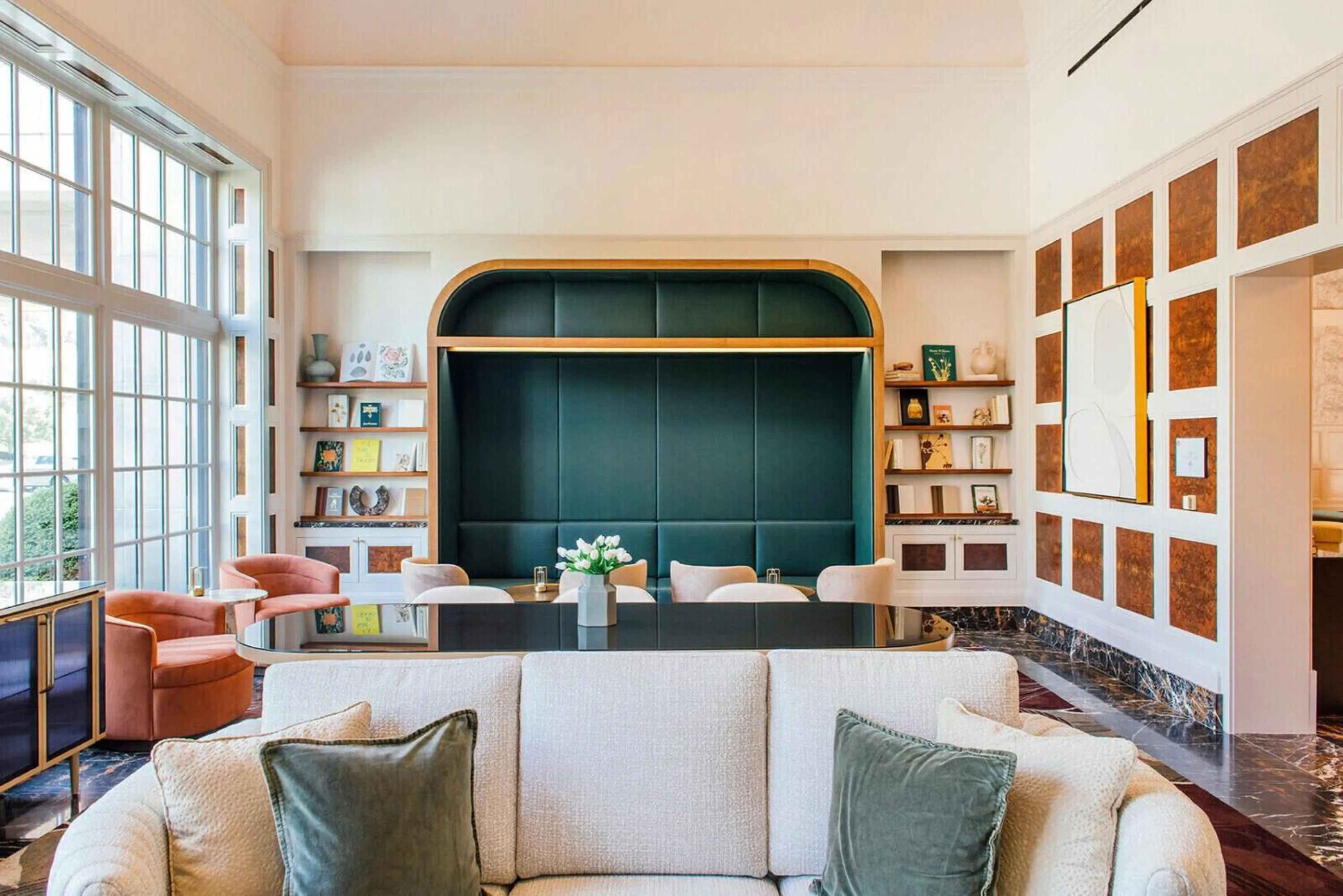 Seating area in Royal Park Hotel