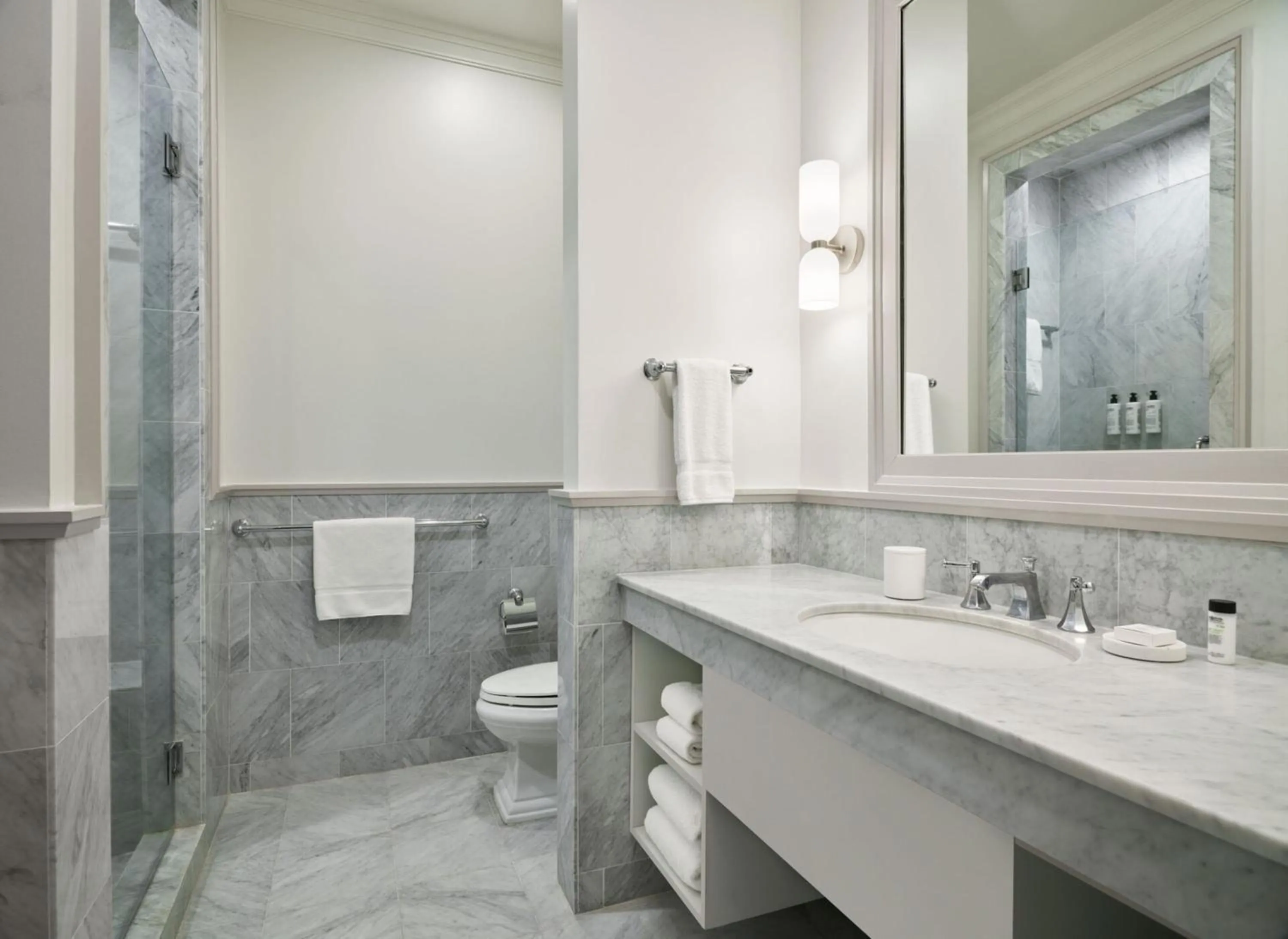 Bathroom in Royal Park Hotel