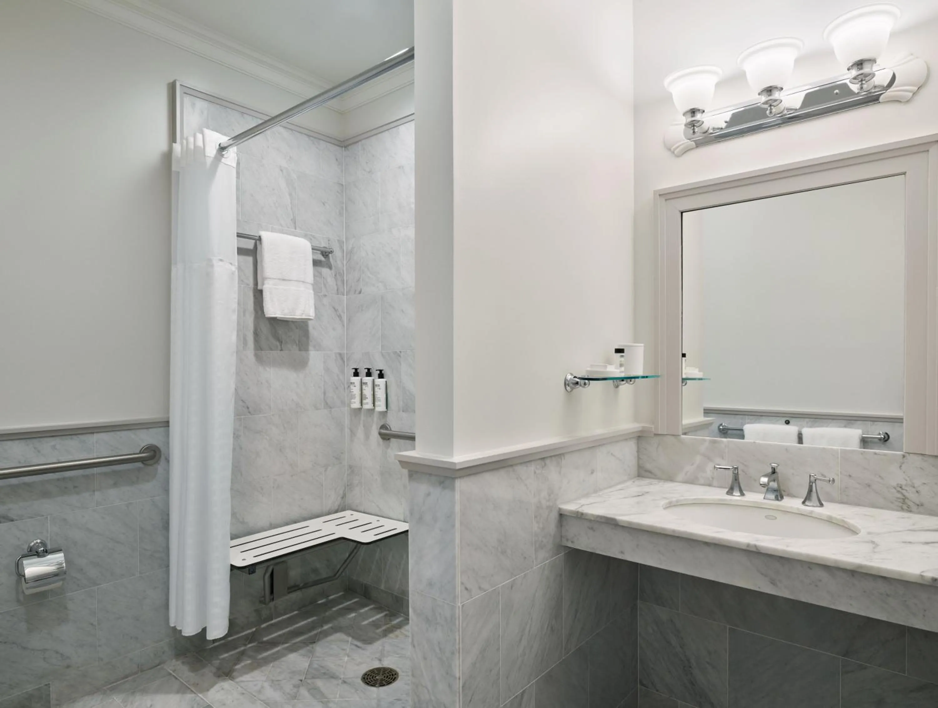 Shower in Royal Park Hotel