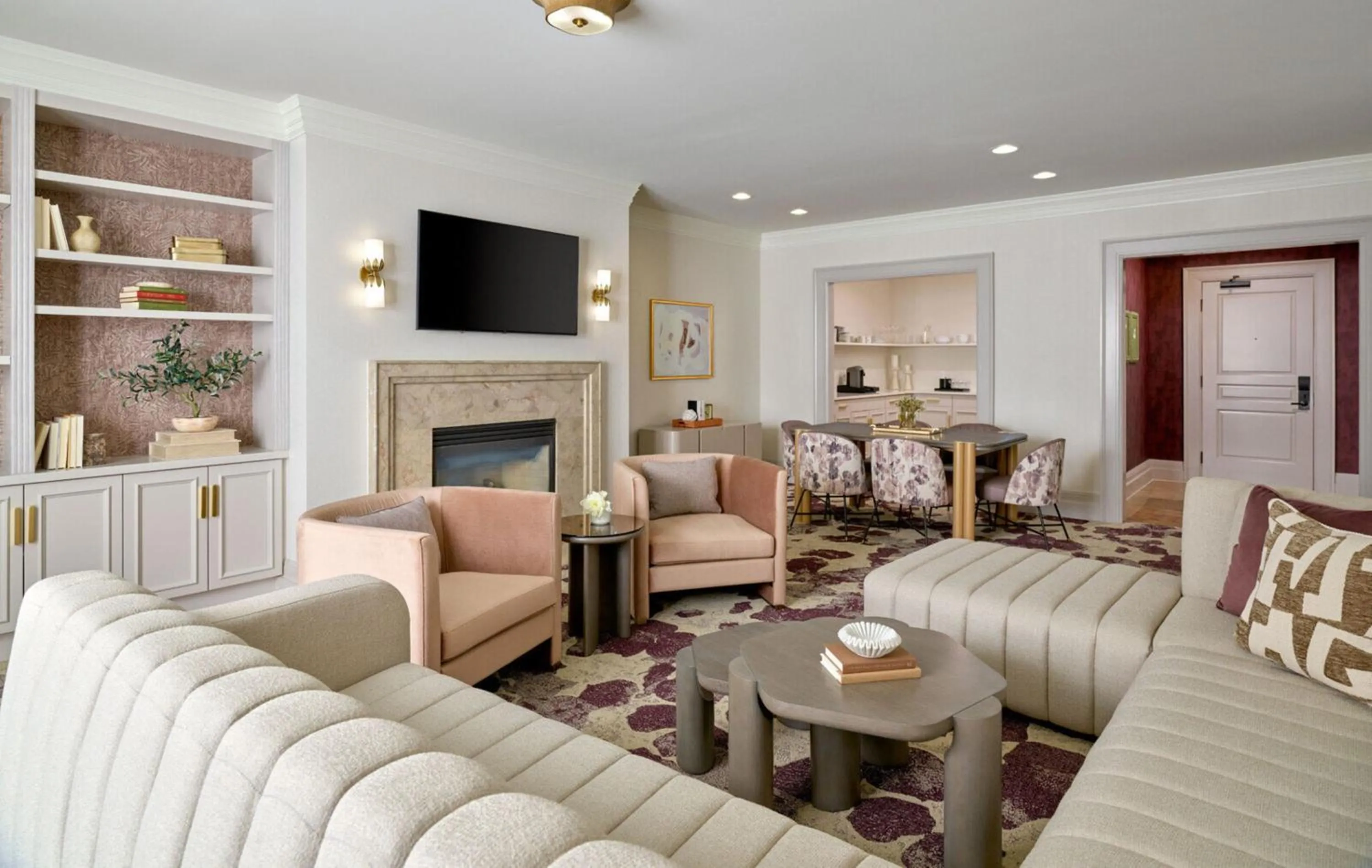 TV and multimedia in Royal Park Hotel