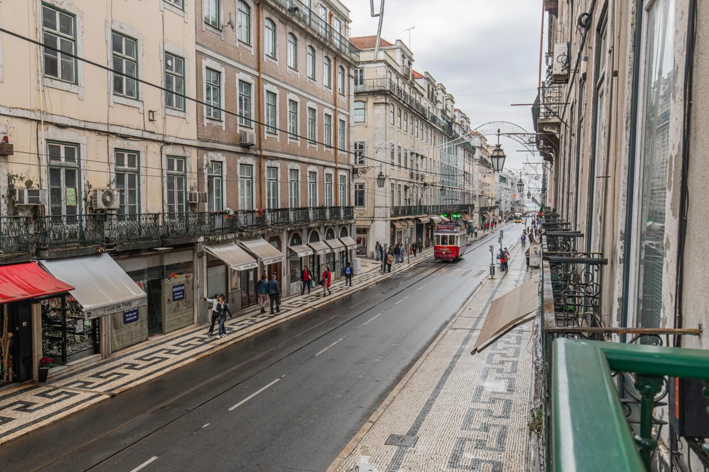 Street view in Upscale & Modern 2BDR Apartment
