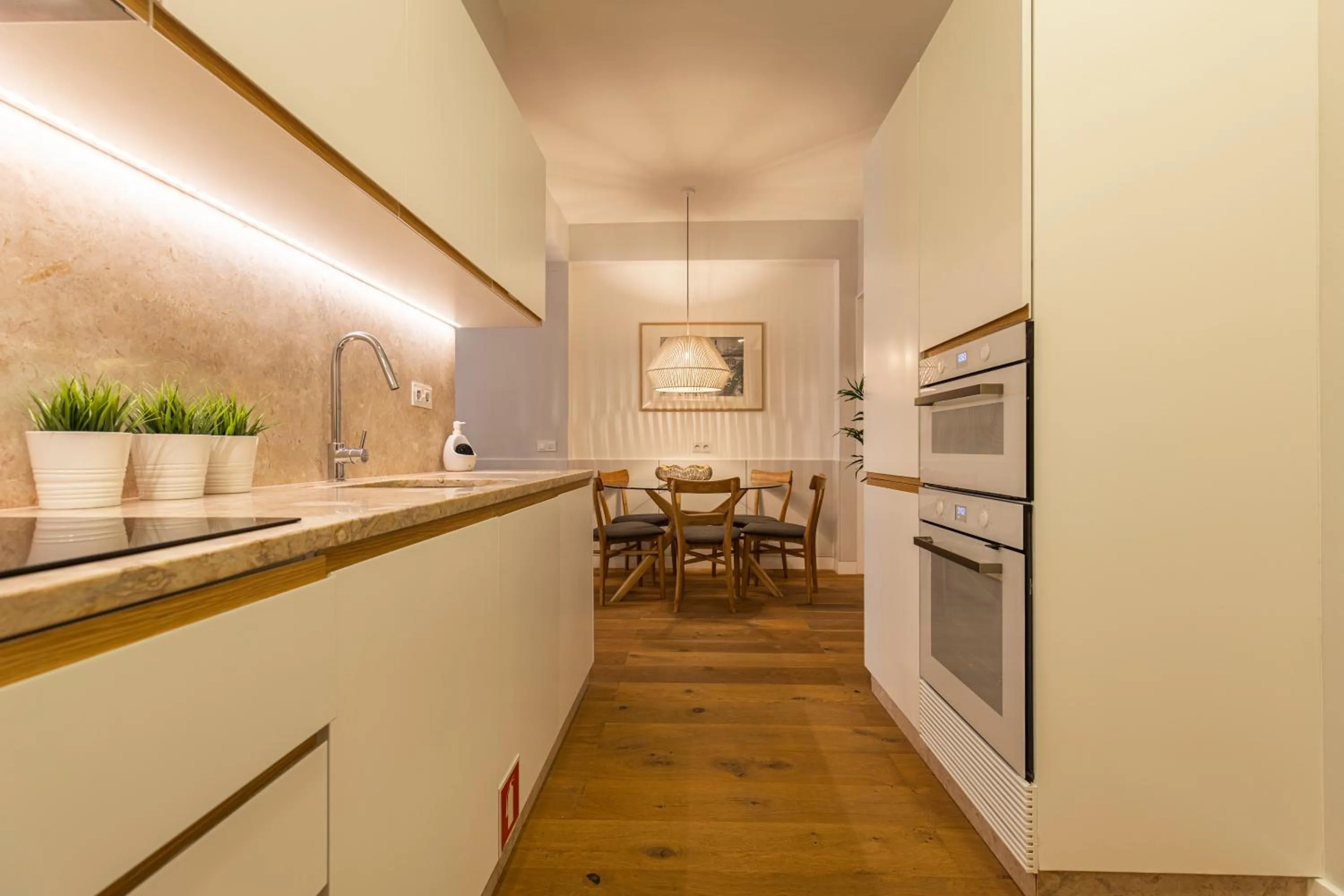 Kitchen or kitchenette in Upscale & Modern 2BDR Apartment