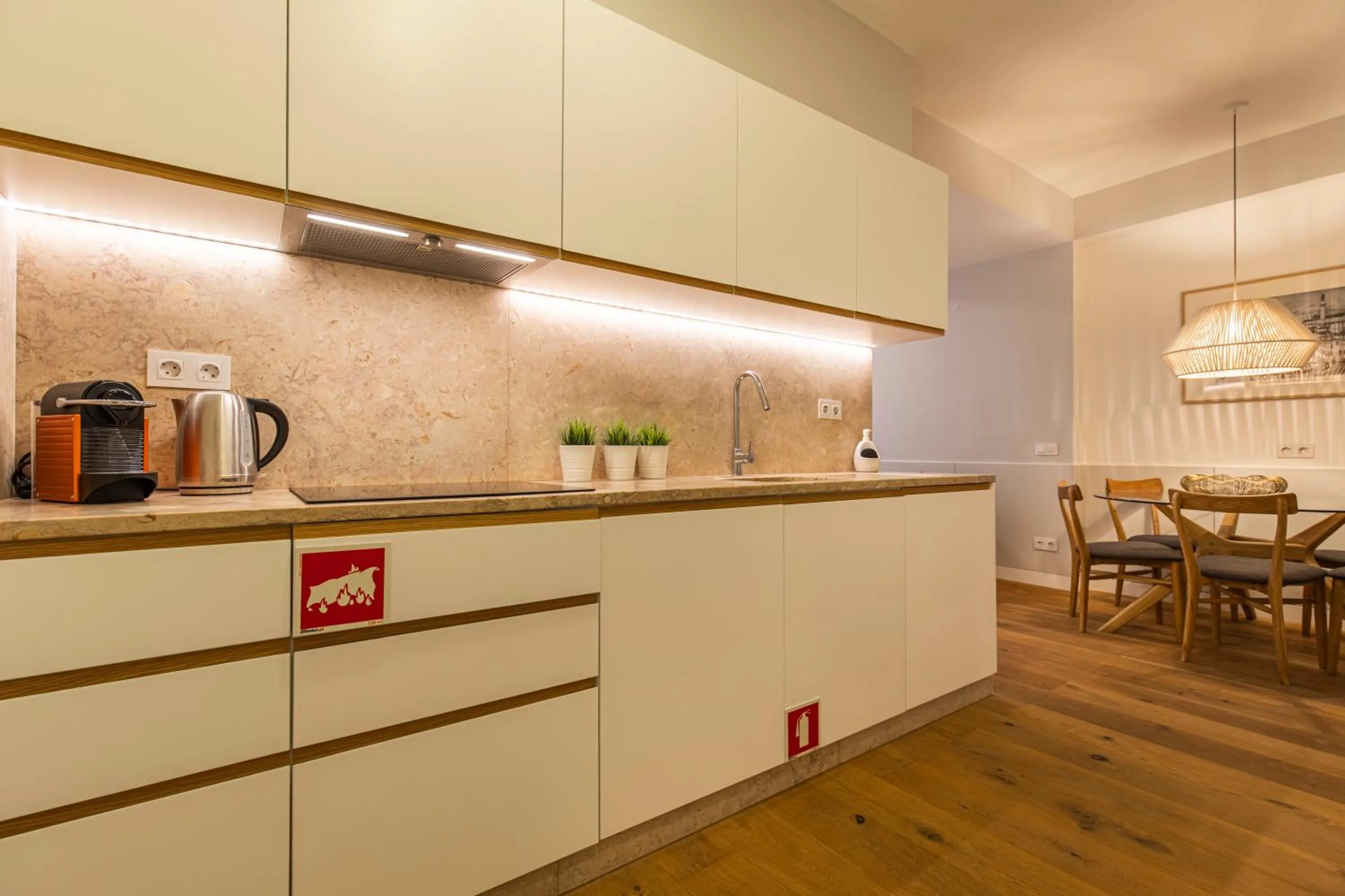 Kitchen or kitchenette in Upscale & Modern 2BDR Apartment