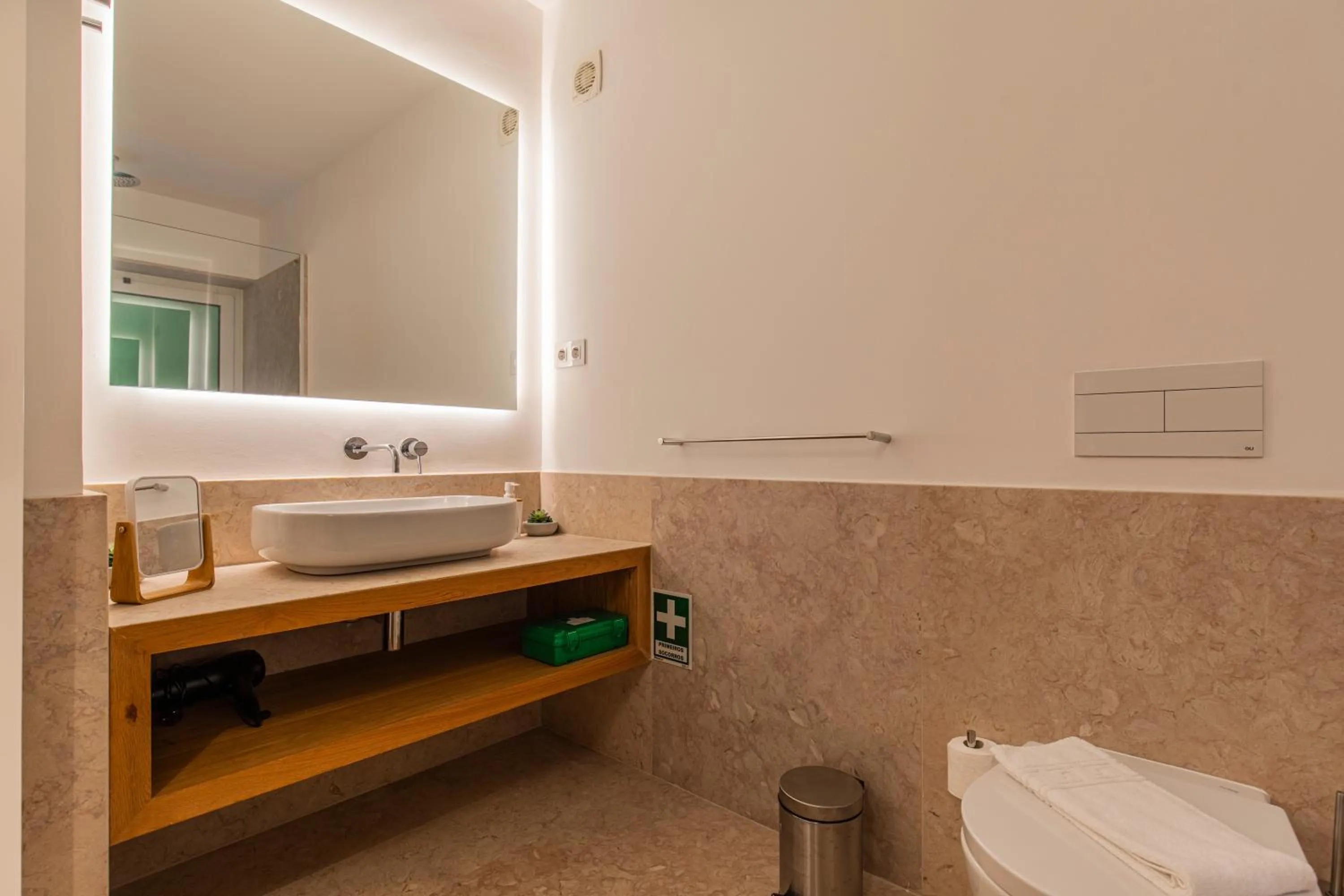 Bathroom in Upscale & Modern 2BDR Apartment