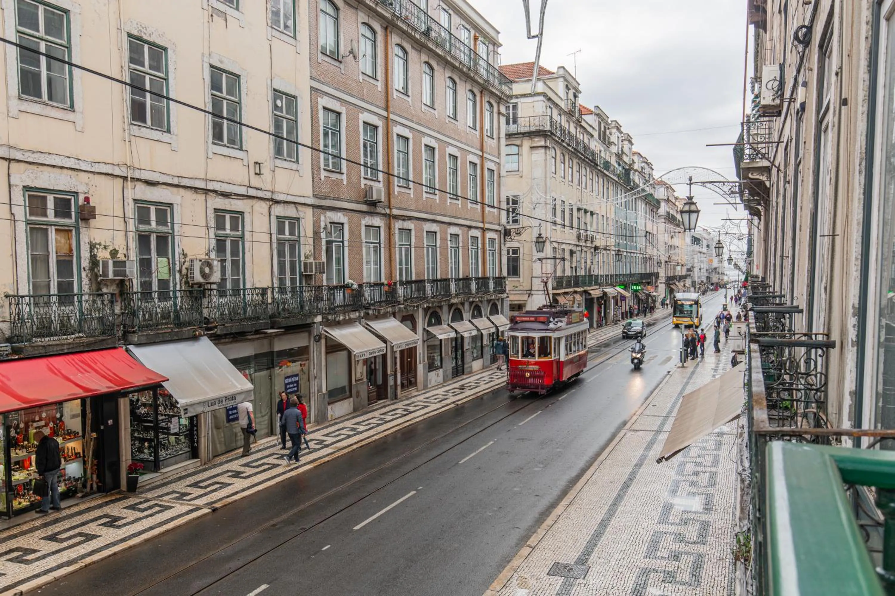 Street view in Upscale & Modern 2BDR Apartment
