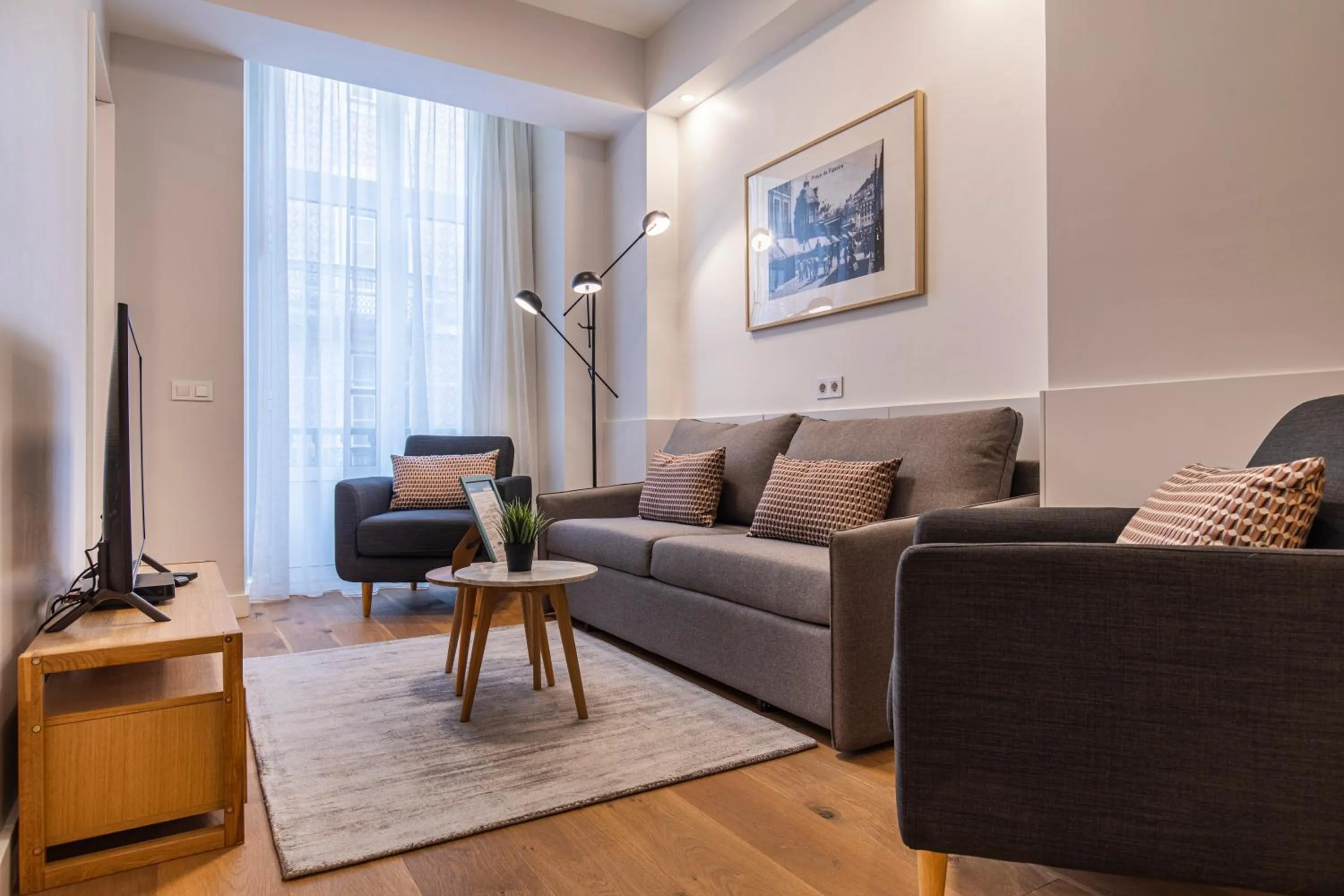 Living room in Upscale & Modern 2BDR Apartment