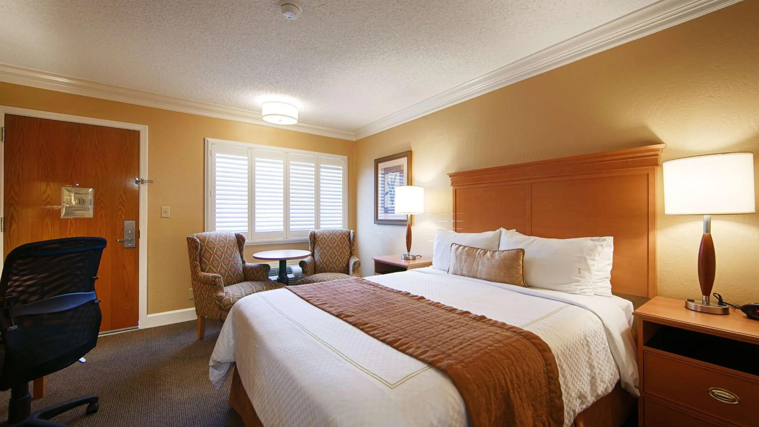 Bedroom, Bed in SFO El Rancho Inn SureStay Collection by Best Western