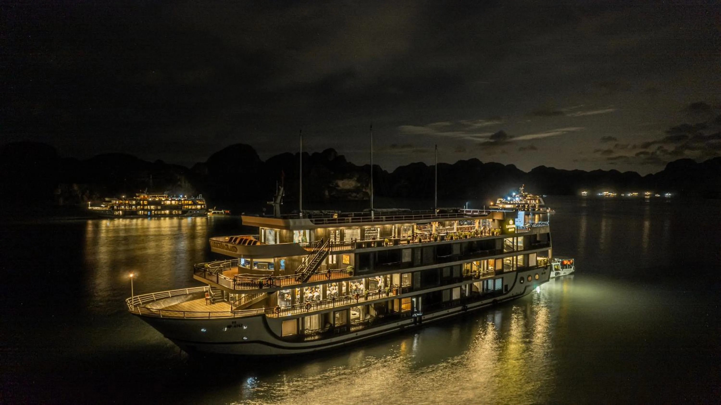 Property building in La Regina Grand Cruise