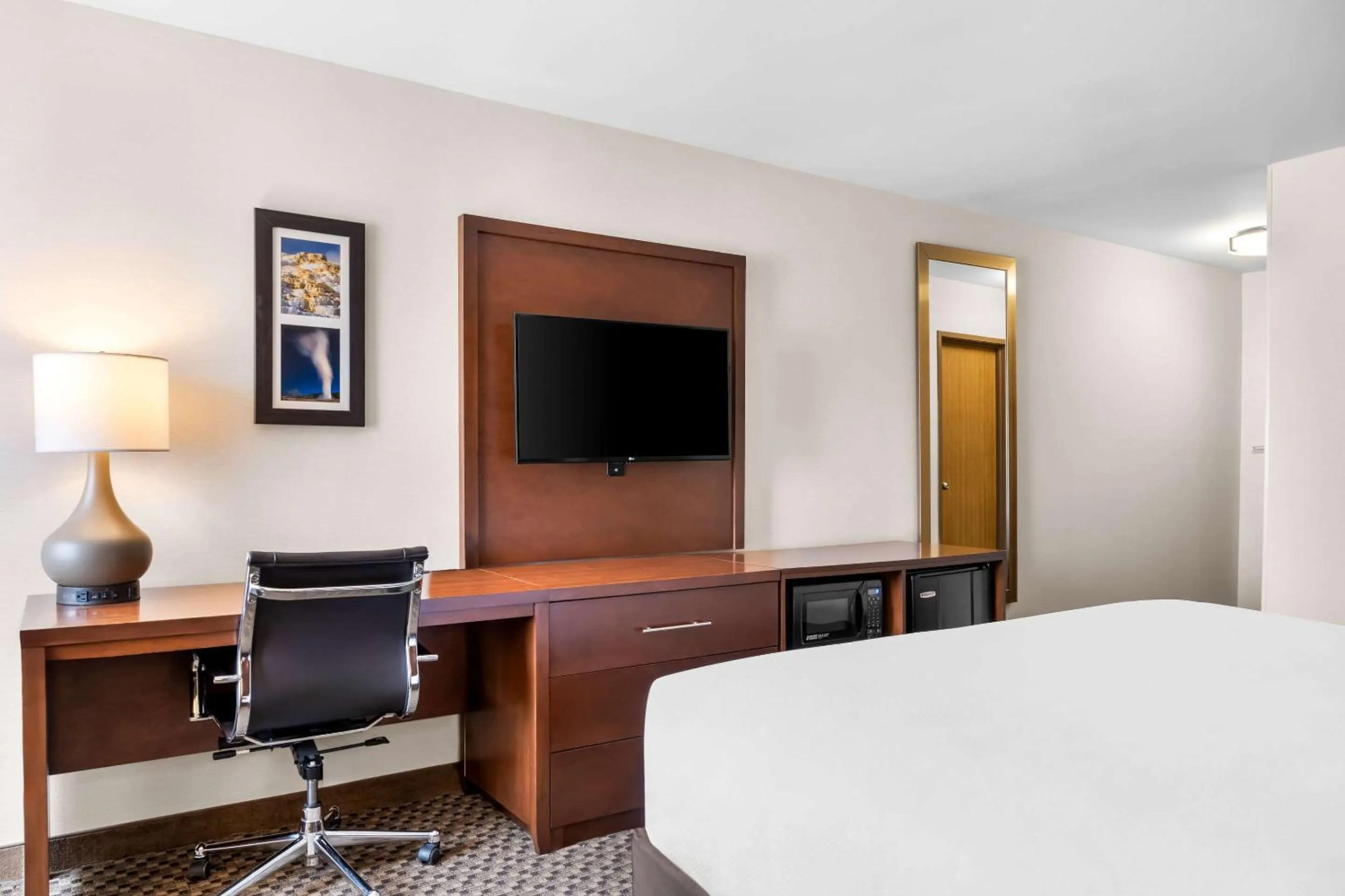 Bedroom, Bed in Comfort Inn at Buffalo Bill Village Resort