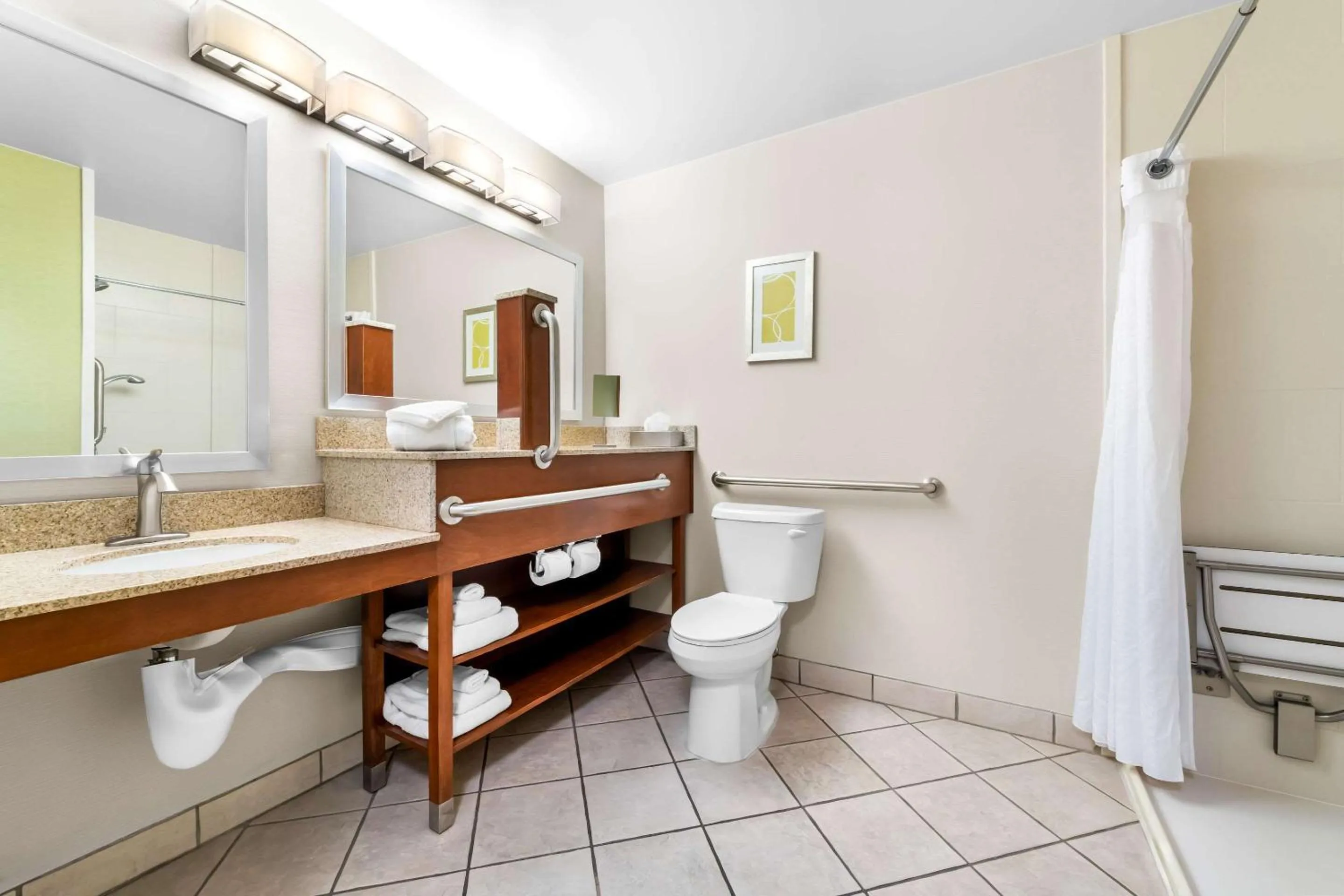 Bedroom in Comfort Inn at Buffalo Bill Village Resort