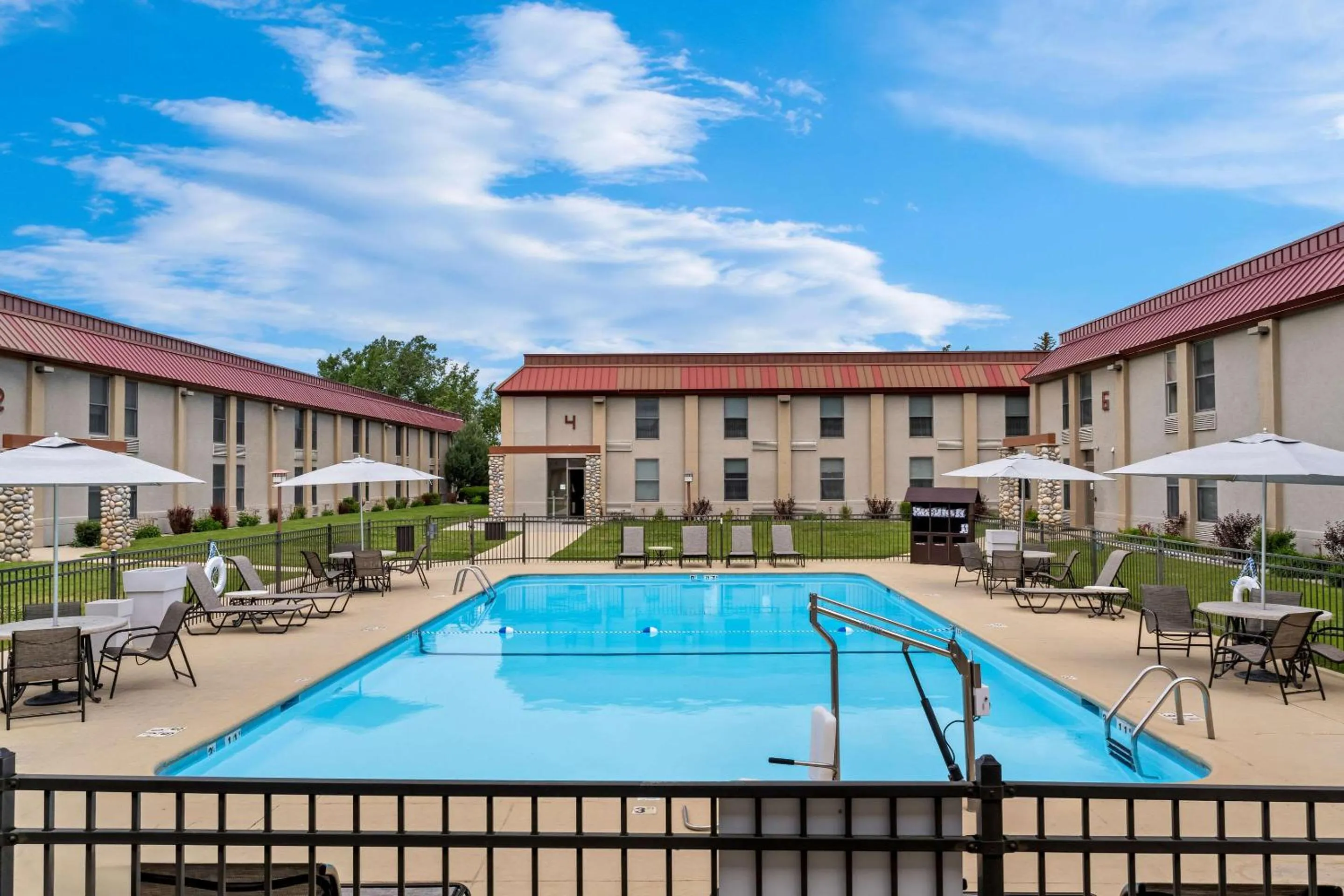 Swimming pool in Comfort Inn at Buffalo Bill Village Resort