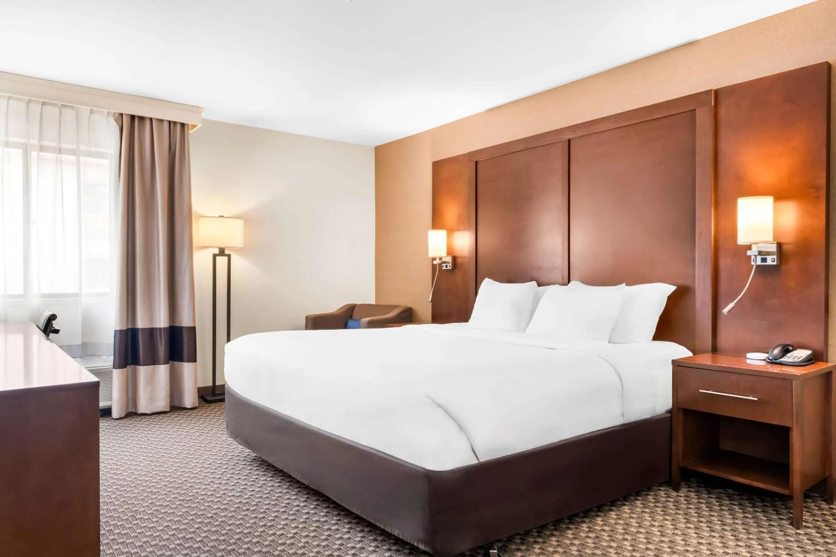 Bedroom, Bed in Comfort Inn at Buffalo Bill Village Resort