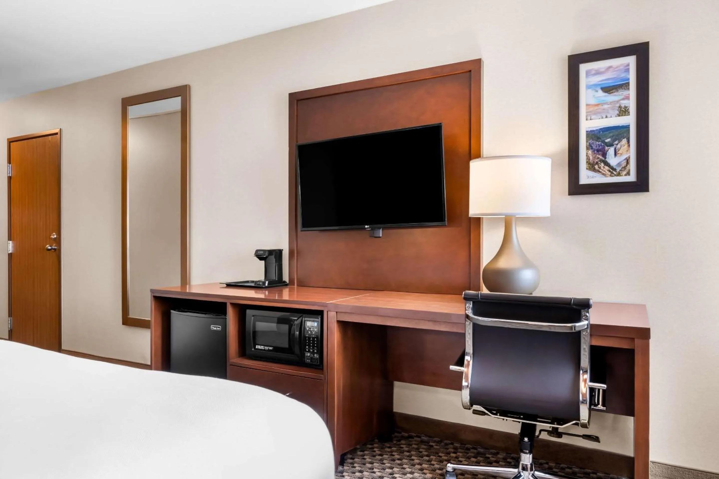 Bedroom, Bed in Comfort Inn at Buffalo Bill Village Resort