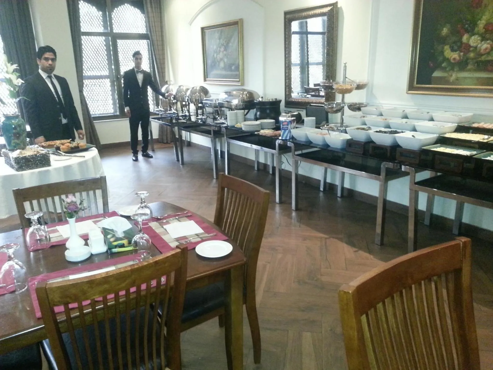 Restaurant/places to eat in Shanasheel Palace Hotel