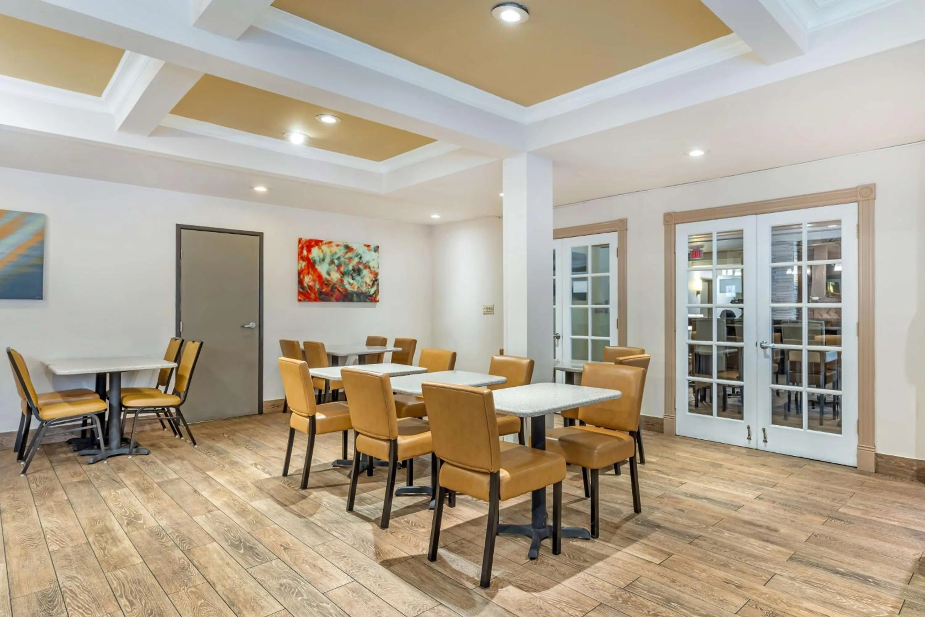 Breakfast in Best Western John Muir Inn