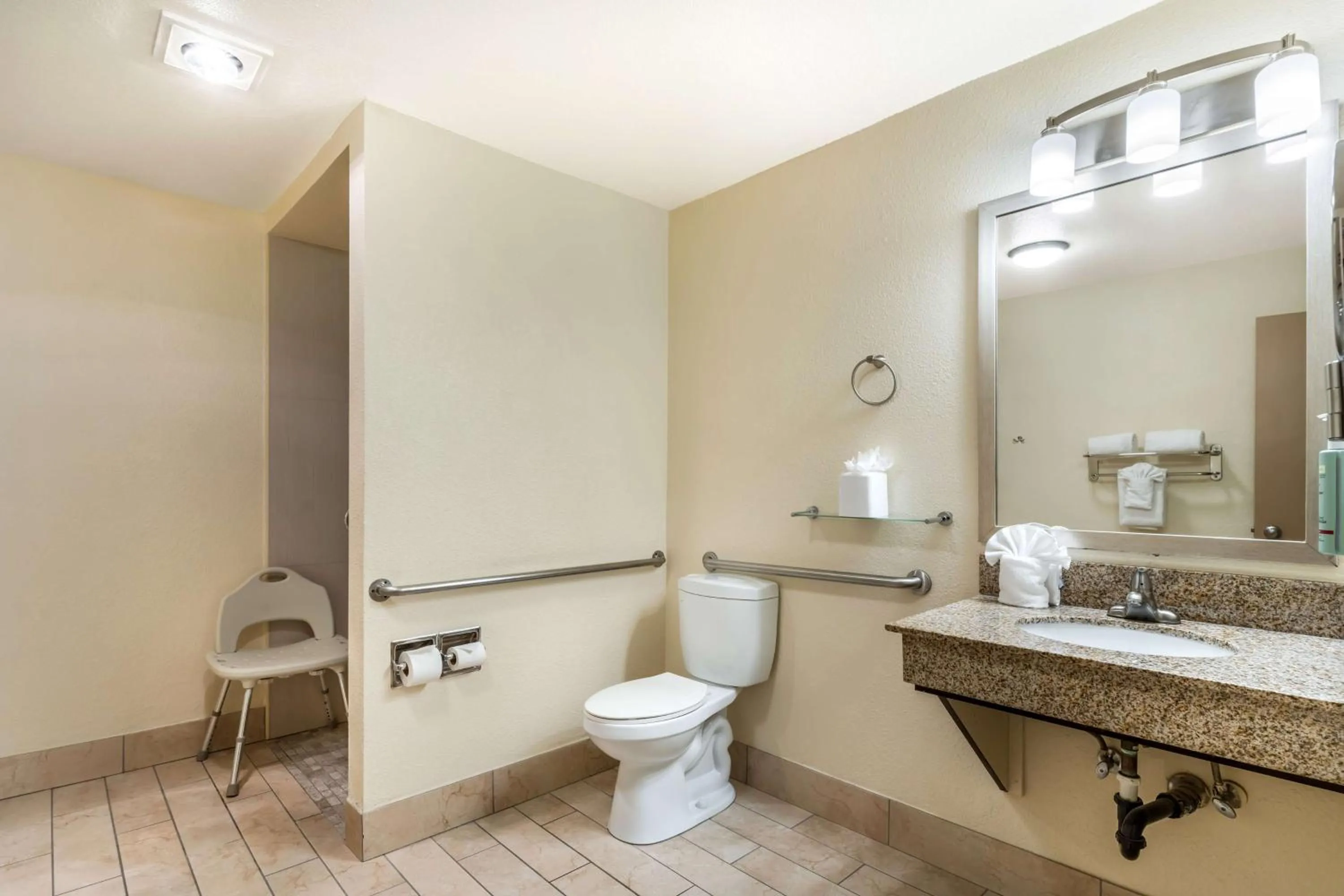 Bathroom in Best Western John Muir Inn