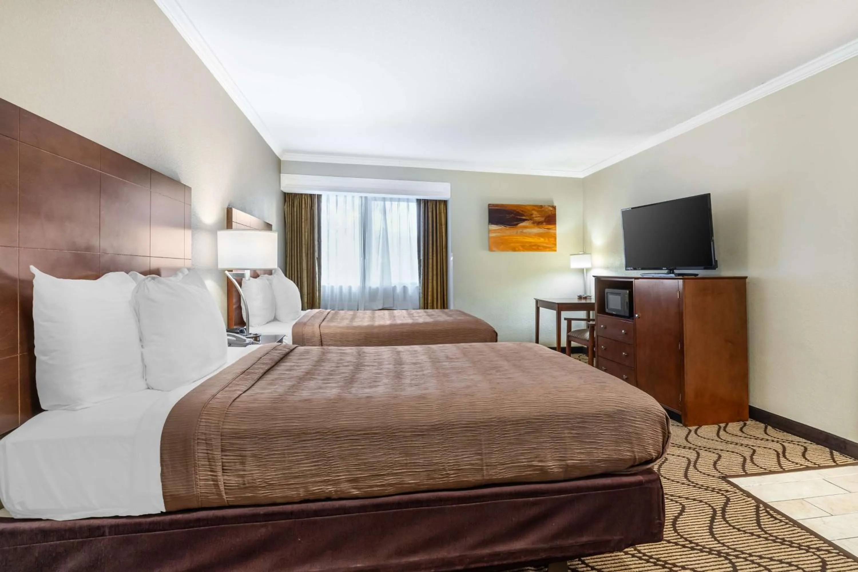 Bedroom, Bed in Best Western John Muir Inn