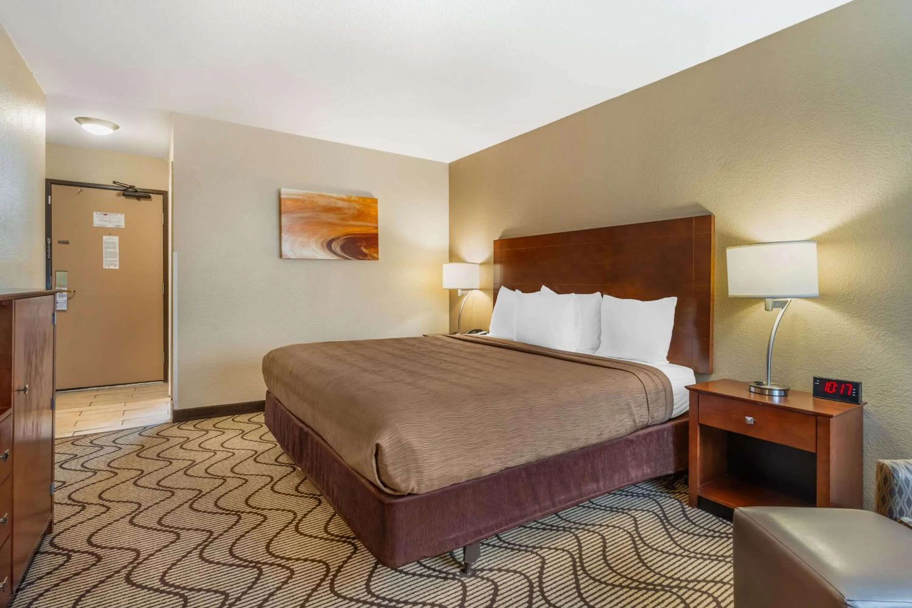 Bedroom, Bed in Best Western John Muir Inn