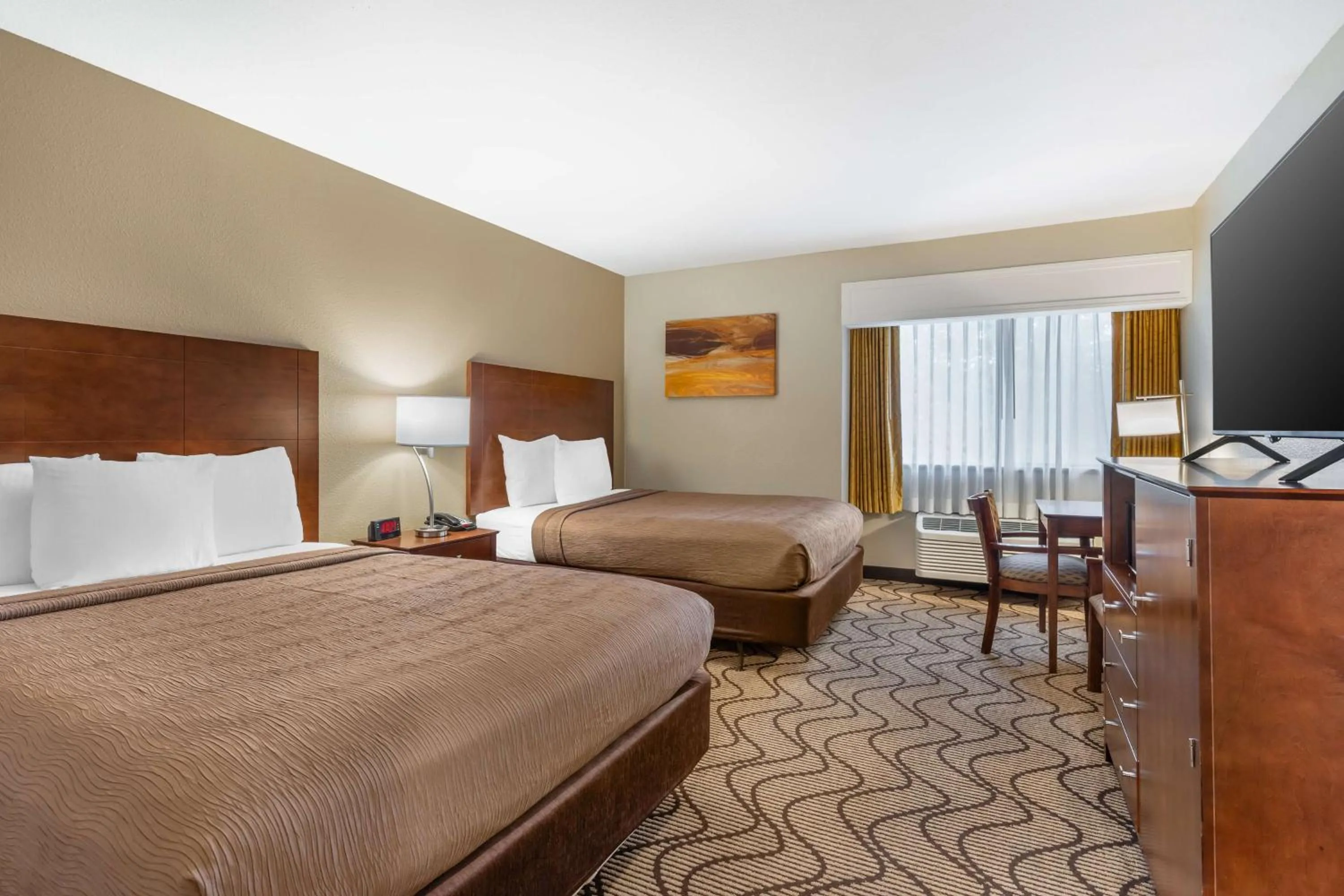 Bedroom, Bed in Best Western John Muir Inn